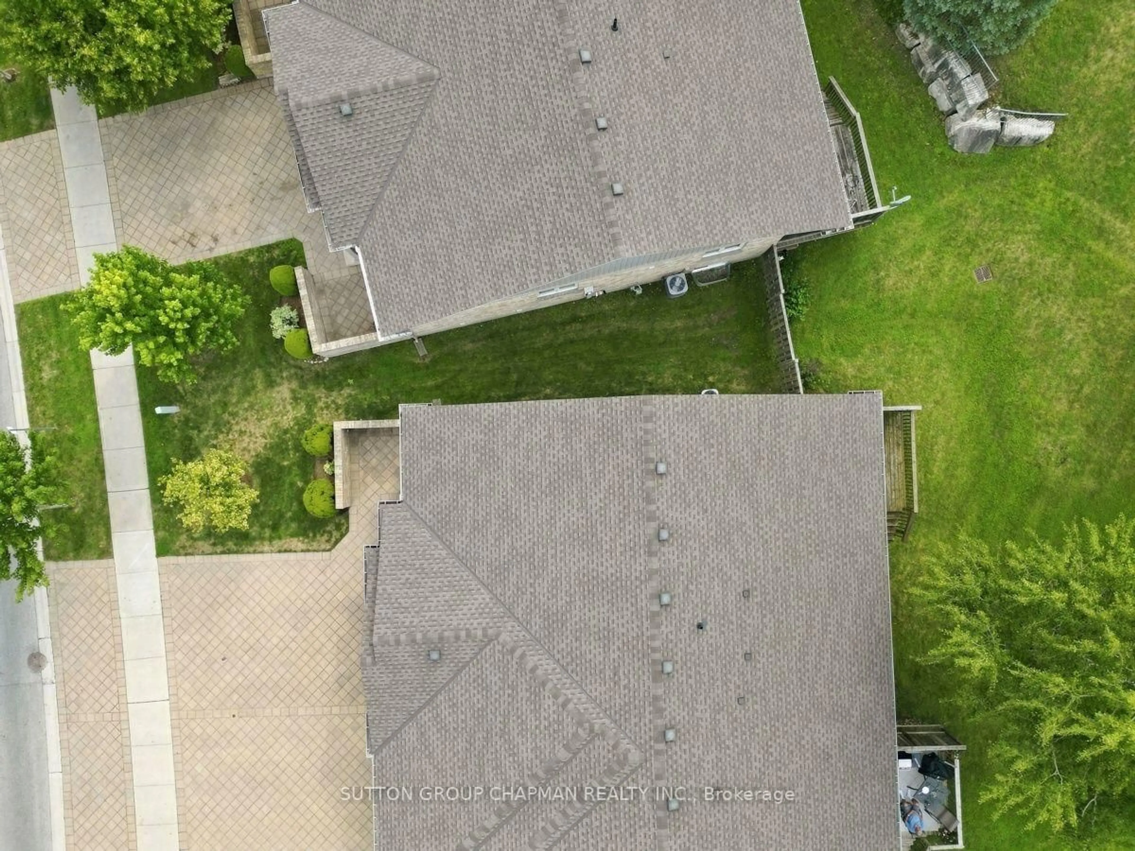 A pic from outside/outdoor area/front of a property/back of a property/a pic from drone, street for 648 Thistlewood Dr, London North Ontario N5X 0A9