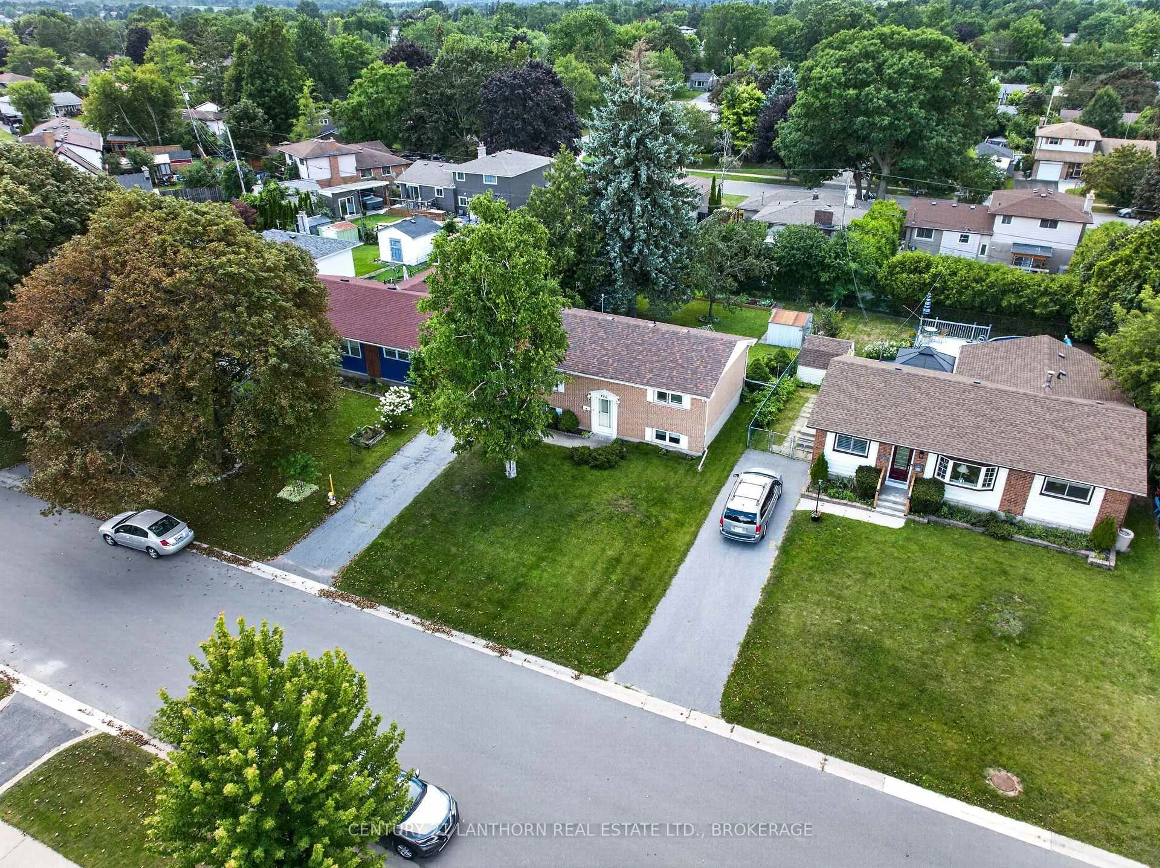 A pic from outside/outdoor area/front of a property/back of a property/a pic from drone, street for 742 Laidlaw Cres, Kingston Ontario K7M 5M5