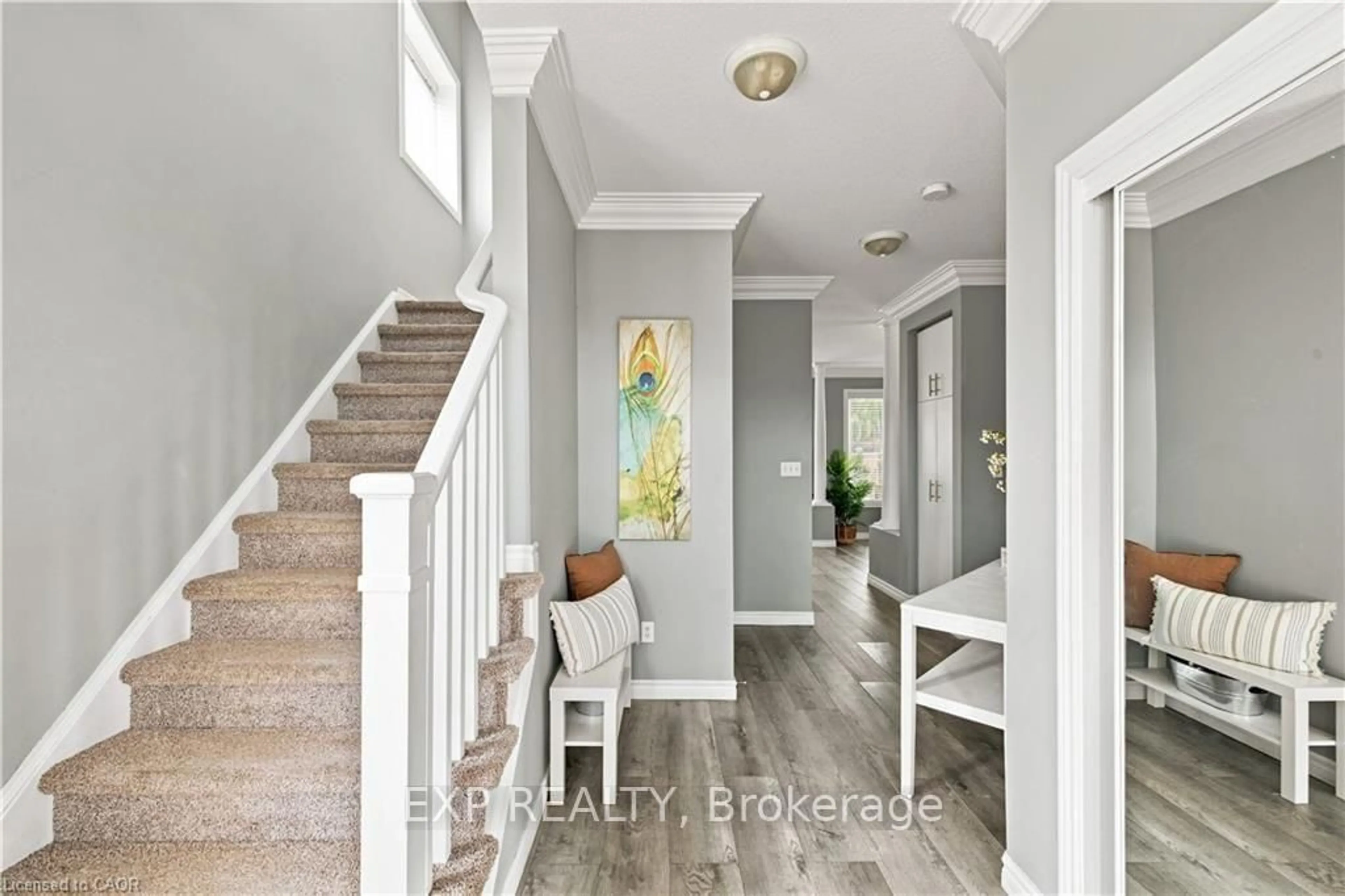 Indoor entryway for 6 Country Clair St, Kitchener Ontario N2A 4J9