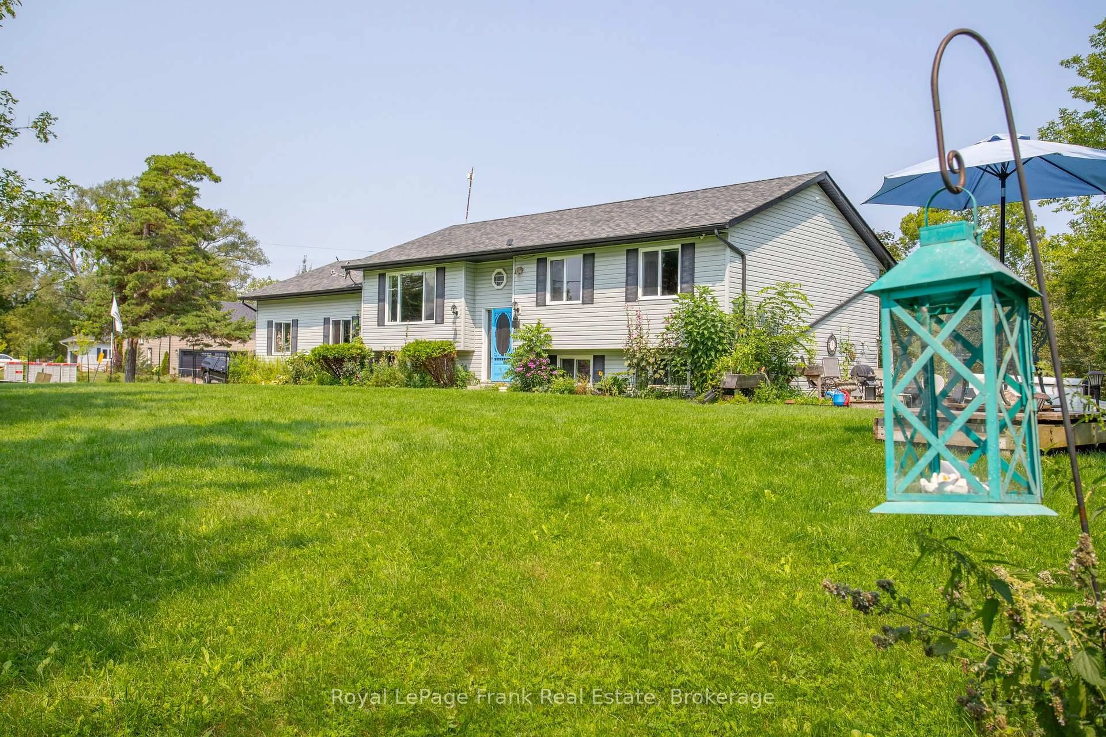 A pic from outside/outdoor area/front of a property/back of a property/a pic from drone, unknown for 5363 Young St, Hamilton Township Ontario K0K 2H0