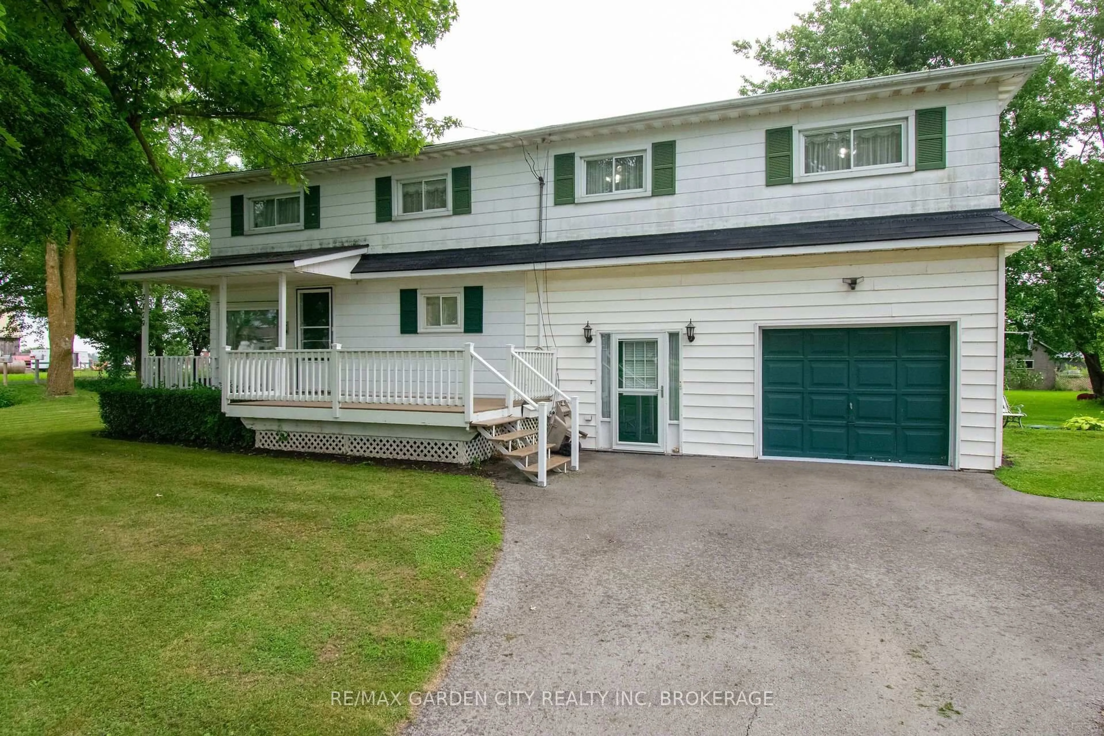 Home with vinyl exterior material, street for 2129 SNIDER Rd, Port Colborne Ontario L3K 5V5