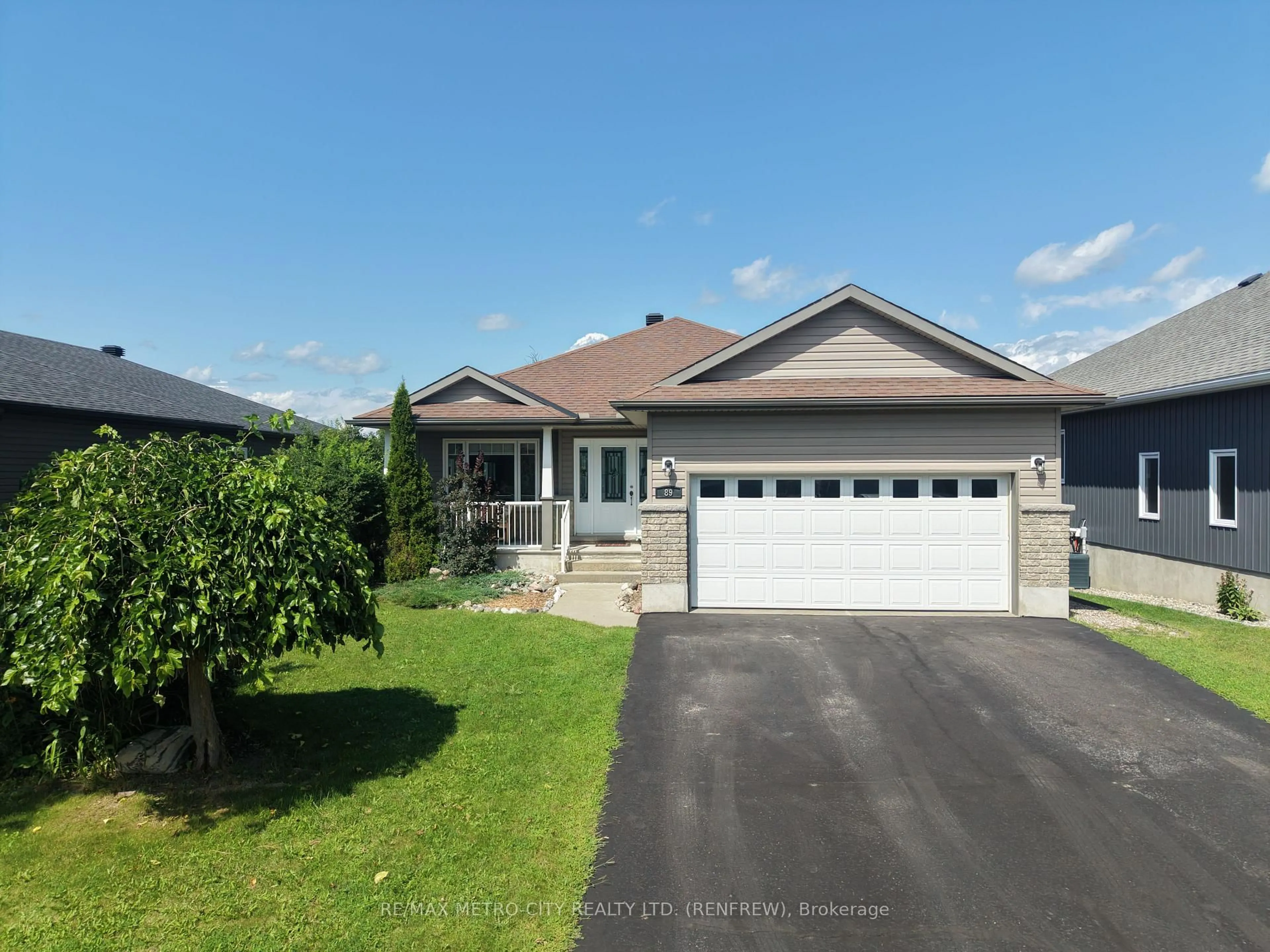Home with vinyl exterior material, street for 89 OTTERIDGE Dr, Renfrew Ontario K7V 0A1