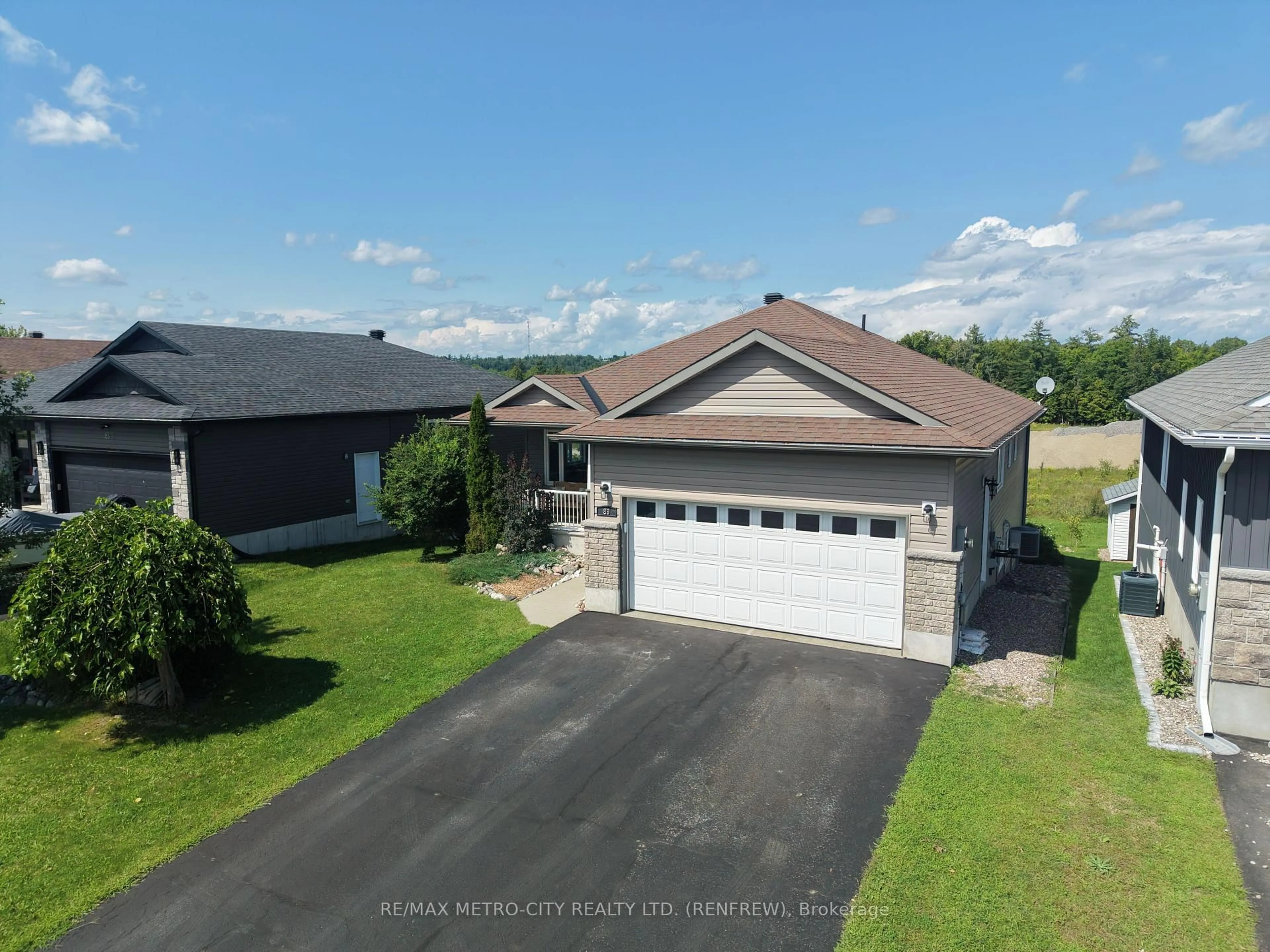 A pic from outside/outdoor area/front of a property/back of a property/a pic from drone, unknown for 89 OTTERIDGE Dr, Renfrew Ontario K7V 0A1