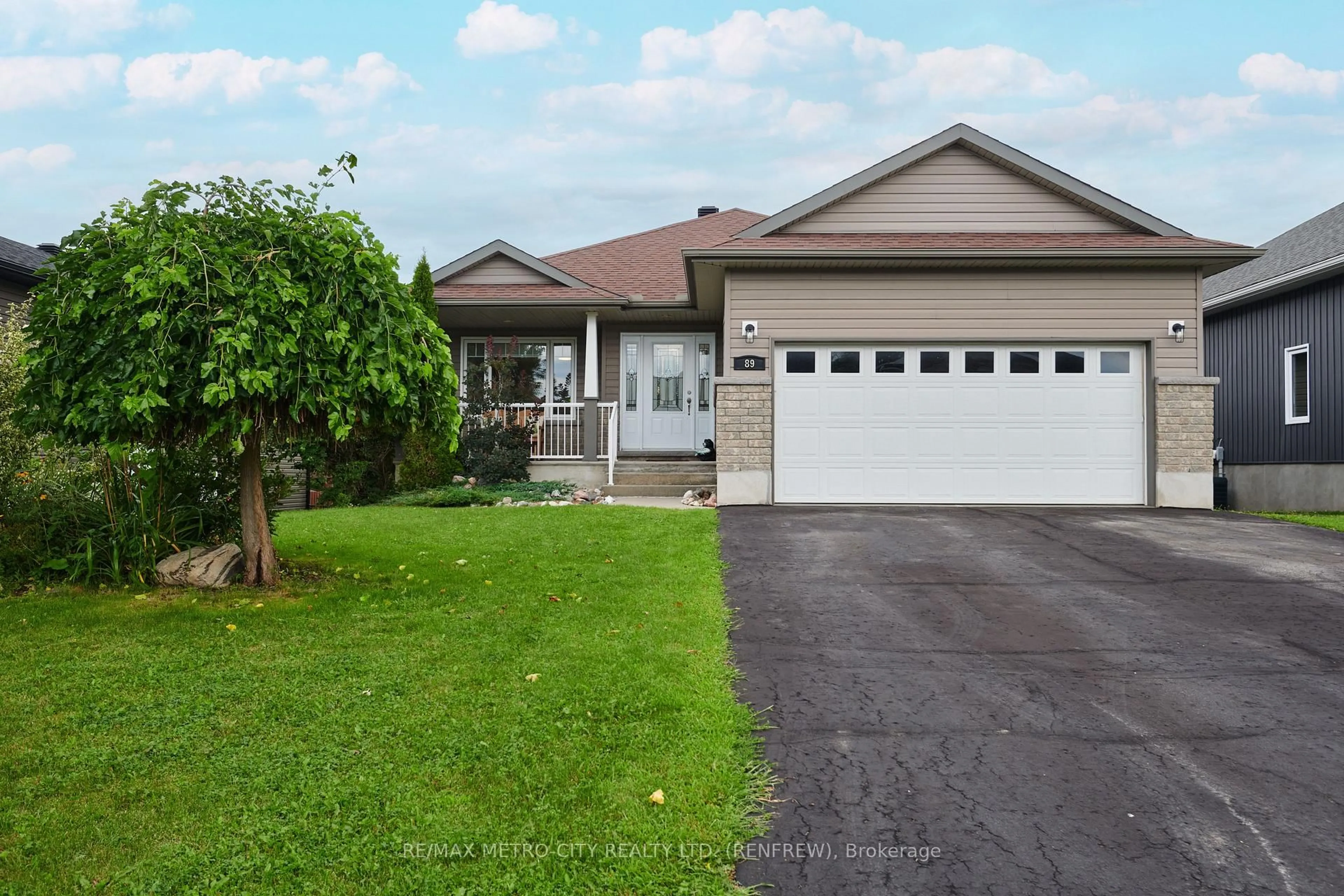 Home with vinyl exterior material, street for 89 OTTERIDGE Dr, Renfrew Ontario K7V 0A1