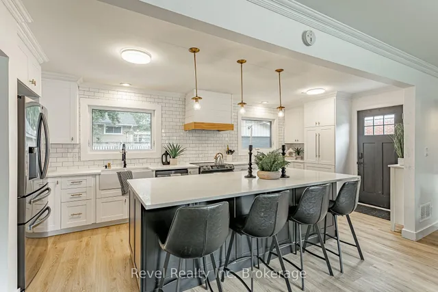 811 Hughson St, Woodstock 5