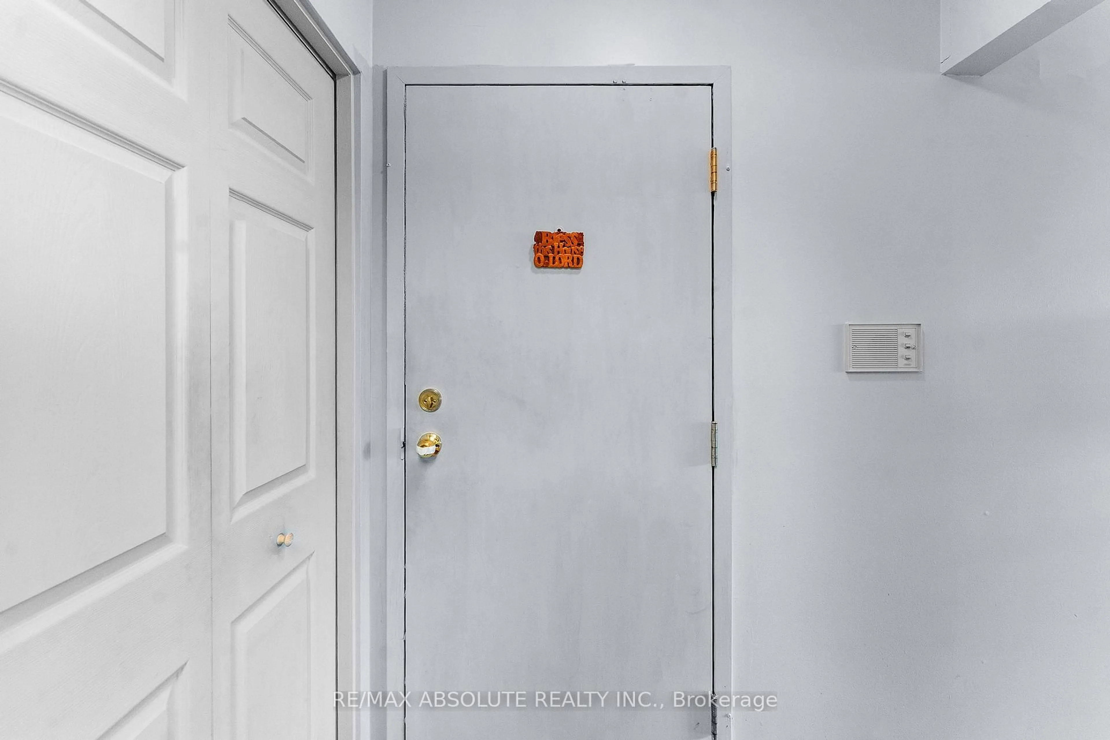 Indoor entryway for 89 Edey St #3B, Arnprior Ontario K7S 1B9