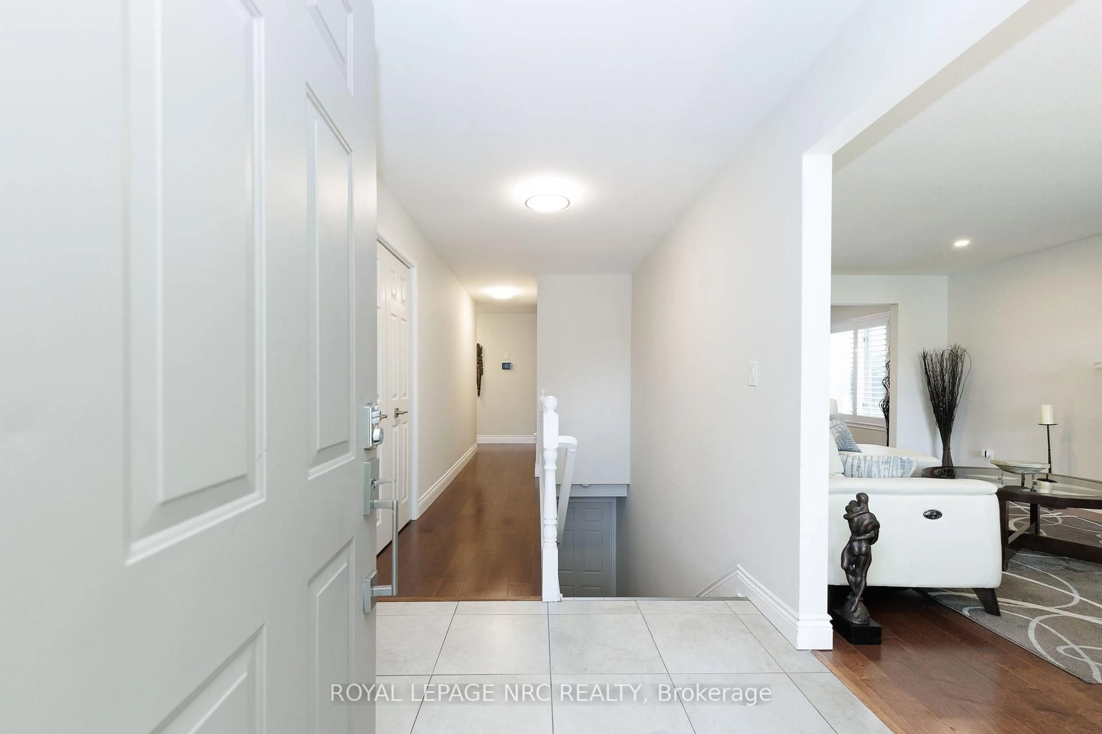 Indoor entryway for 173 First Street Louth St, St. Catharines Ontario L2W 0A2