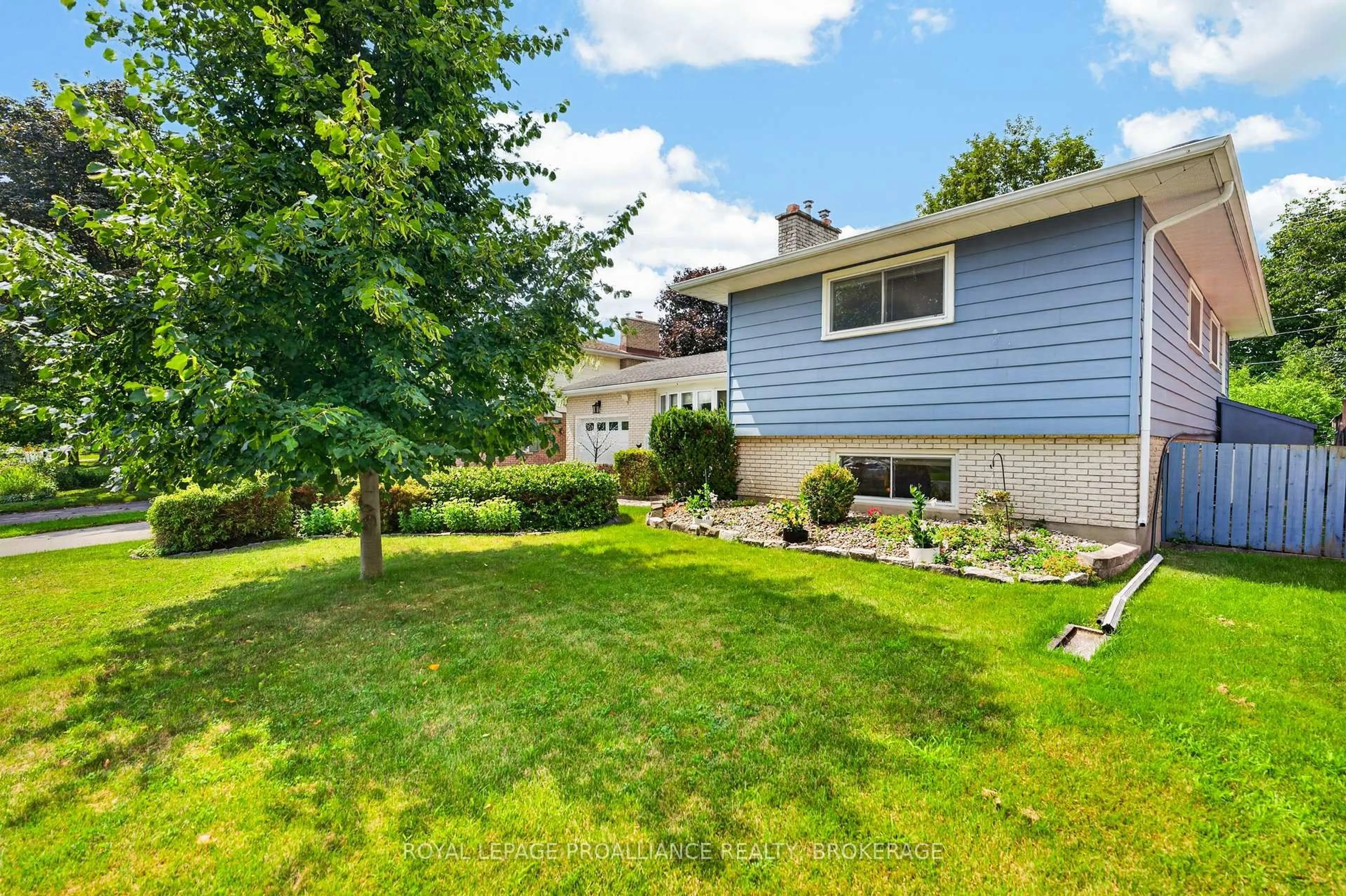 Patio, unknown for 379 Glen Castle Rd, Kingston Ontario K7M 5V3