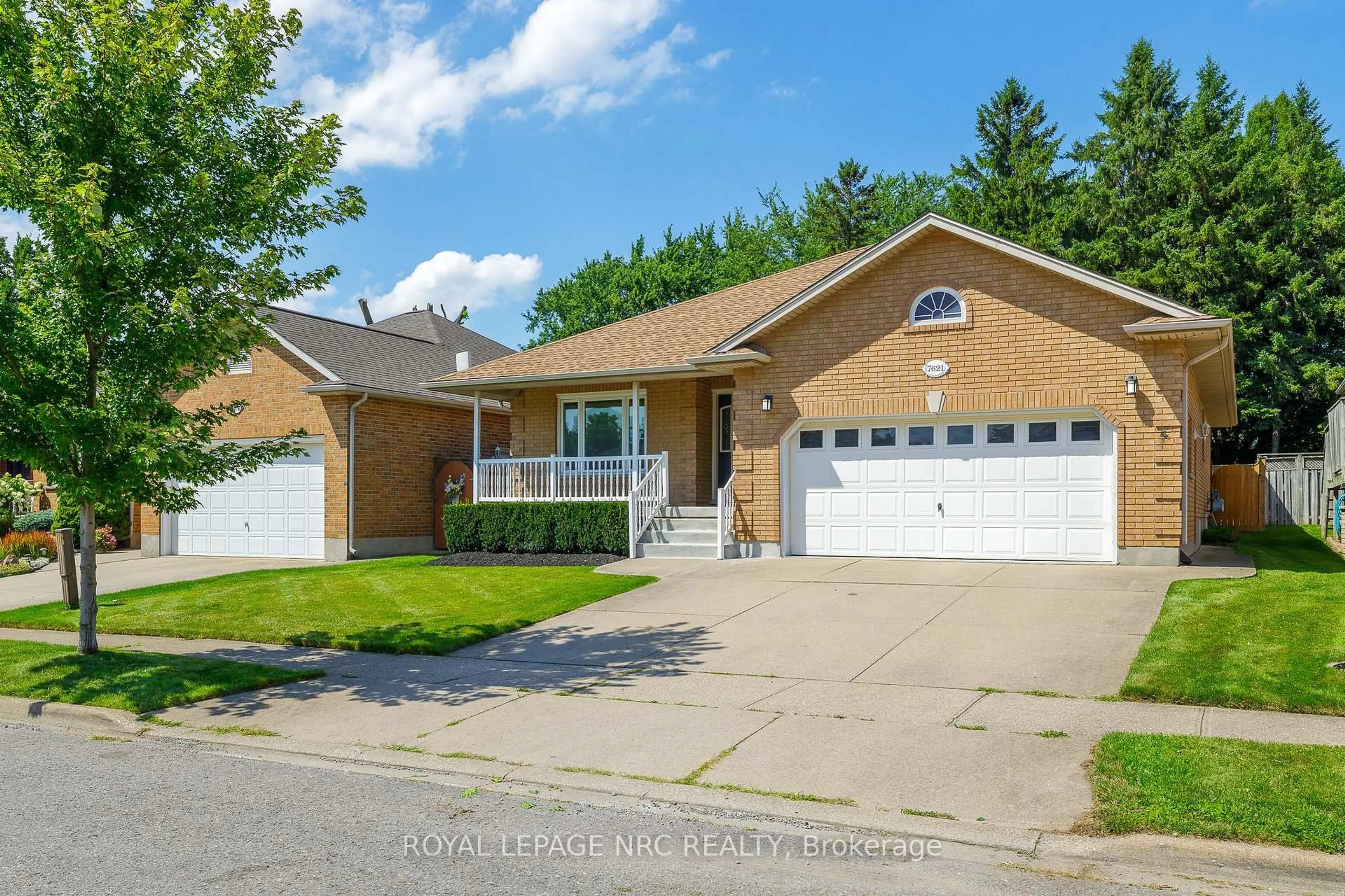 Home with vinyl exterior material, street for 7621 Cameron Crt, Niagara Falls Ontario L2H 3G9