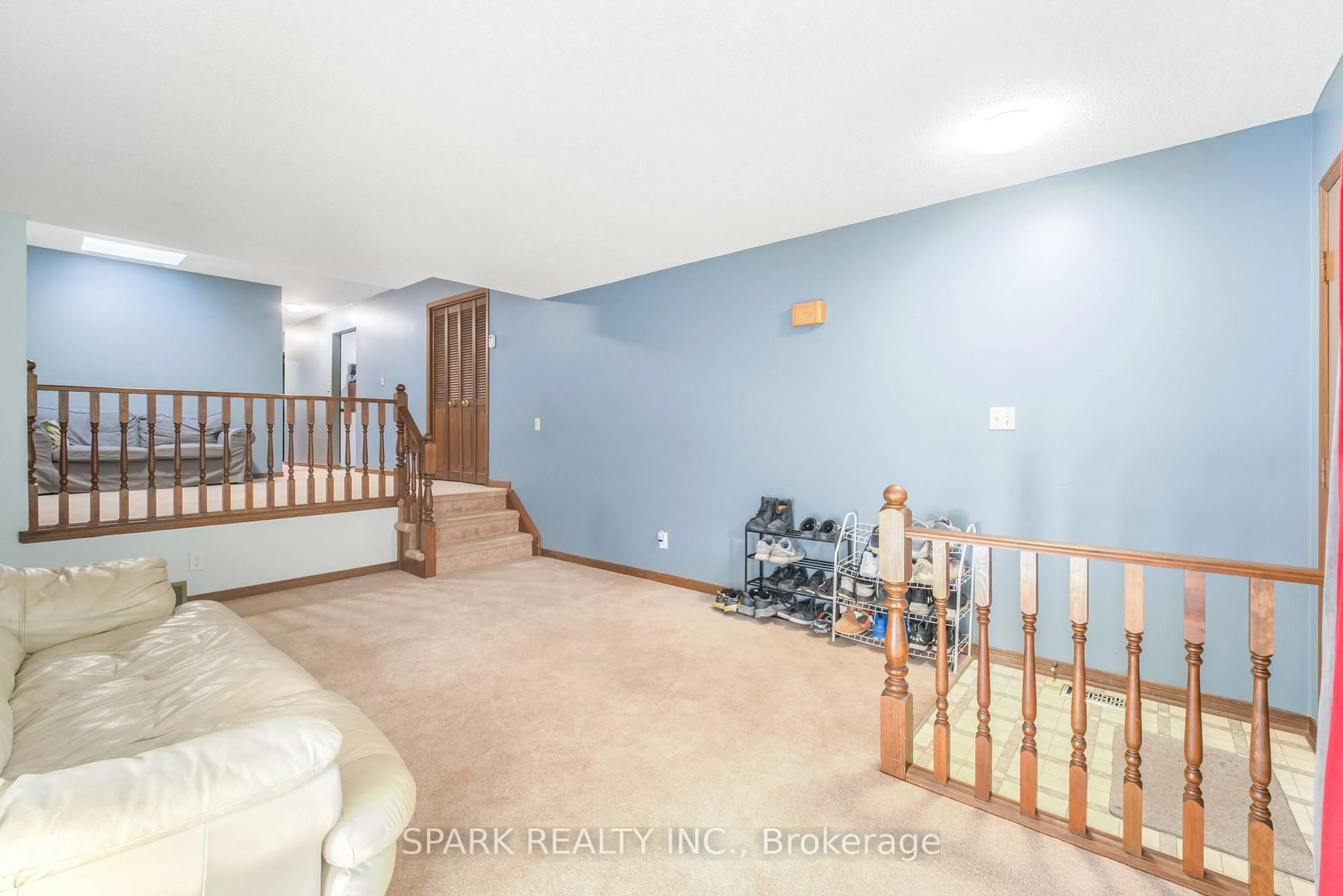 Unknown for 28 Lampman Cres, Thorold Ontario L2V 4K7
