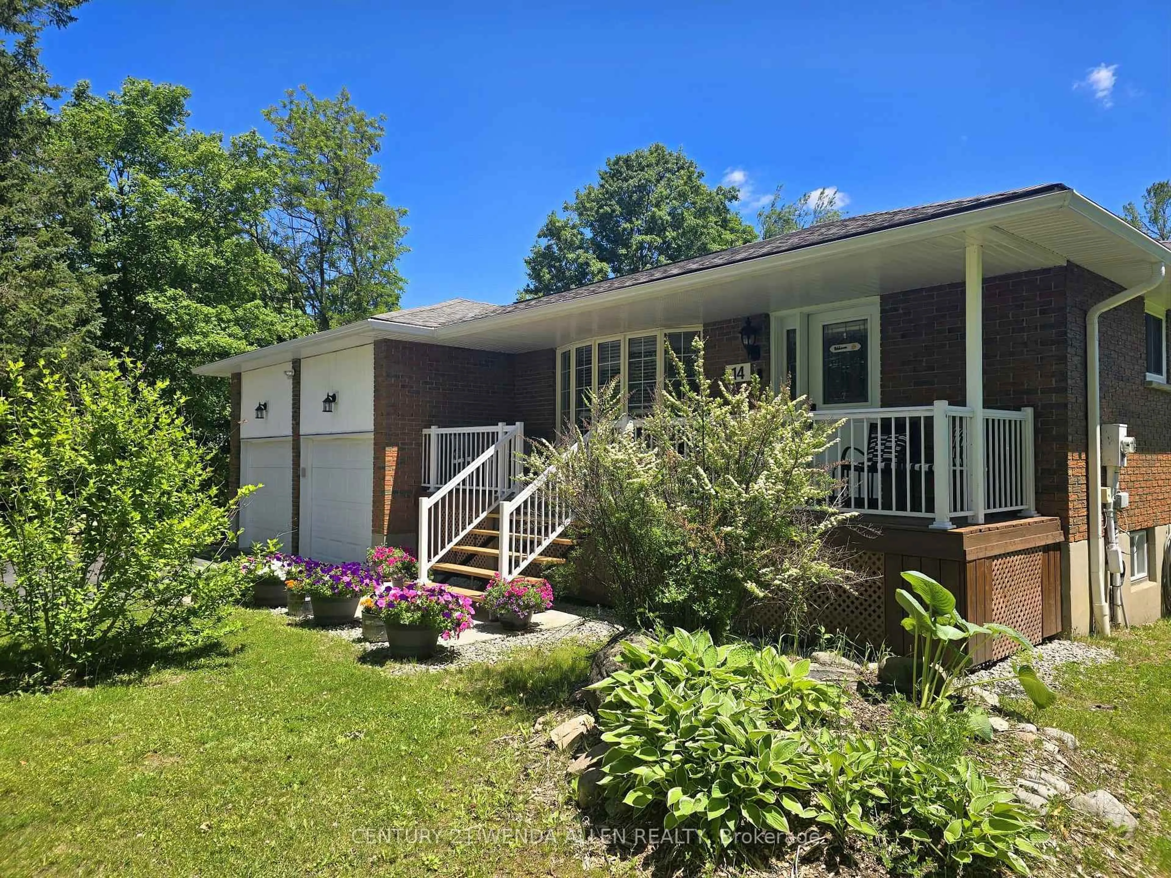 Home with vinyl exterior material, unknown for 14 Manvers Dr, Kawartha Lakes Ontario L0B 1K0