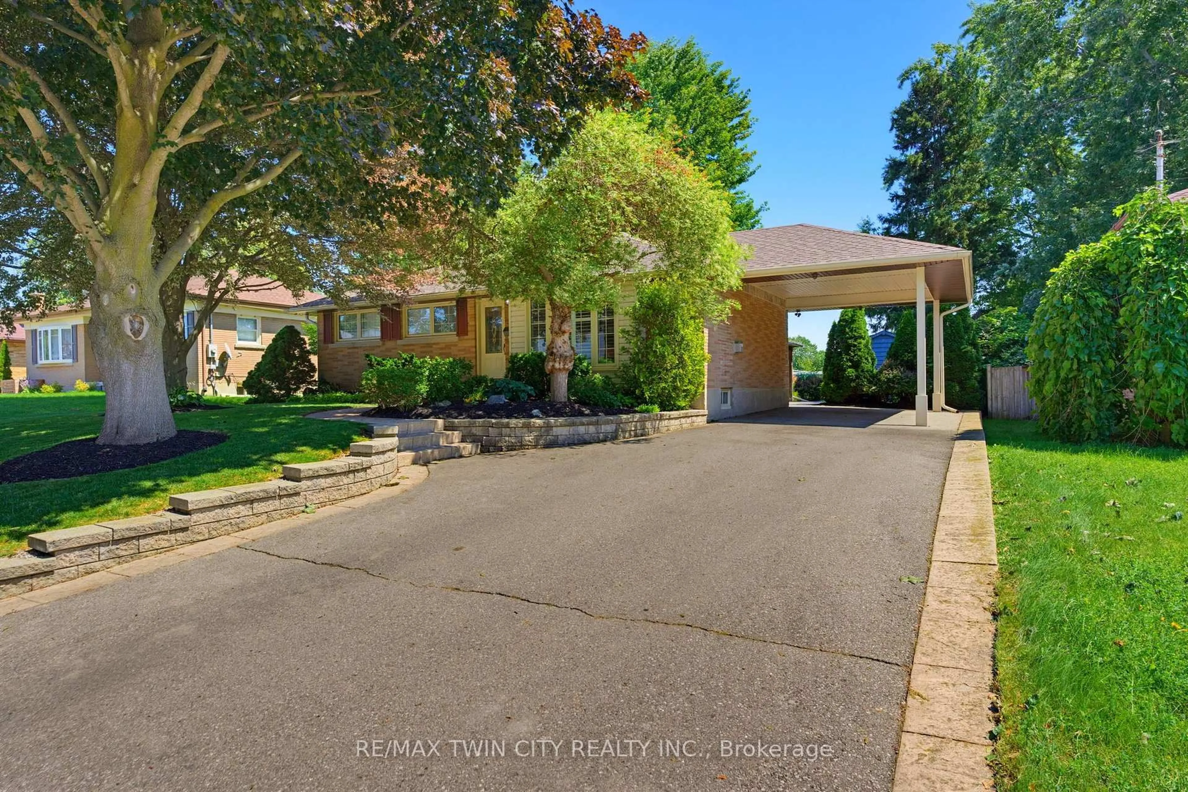 Unknown for 35 Varadi Ave, Brantford Ontario N3R 3N2
