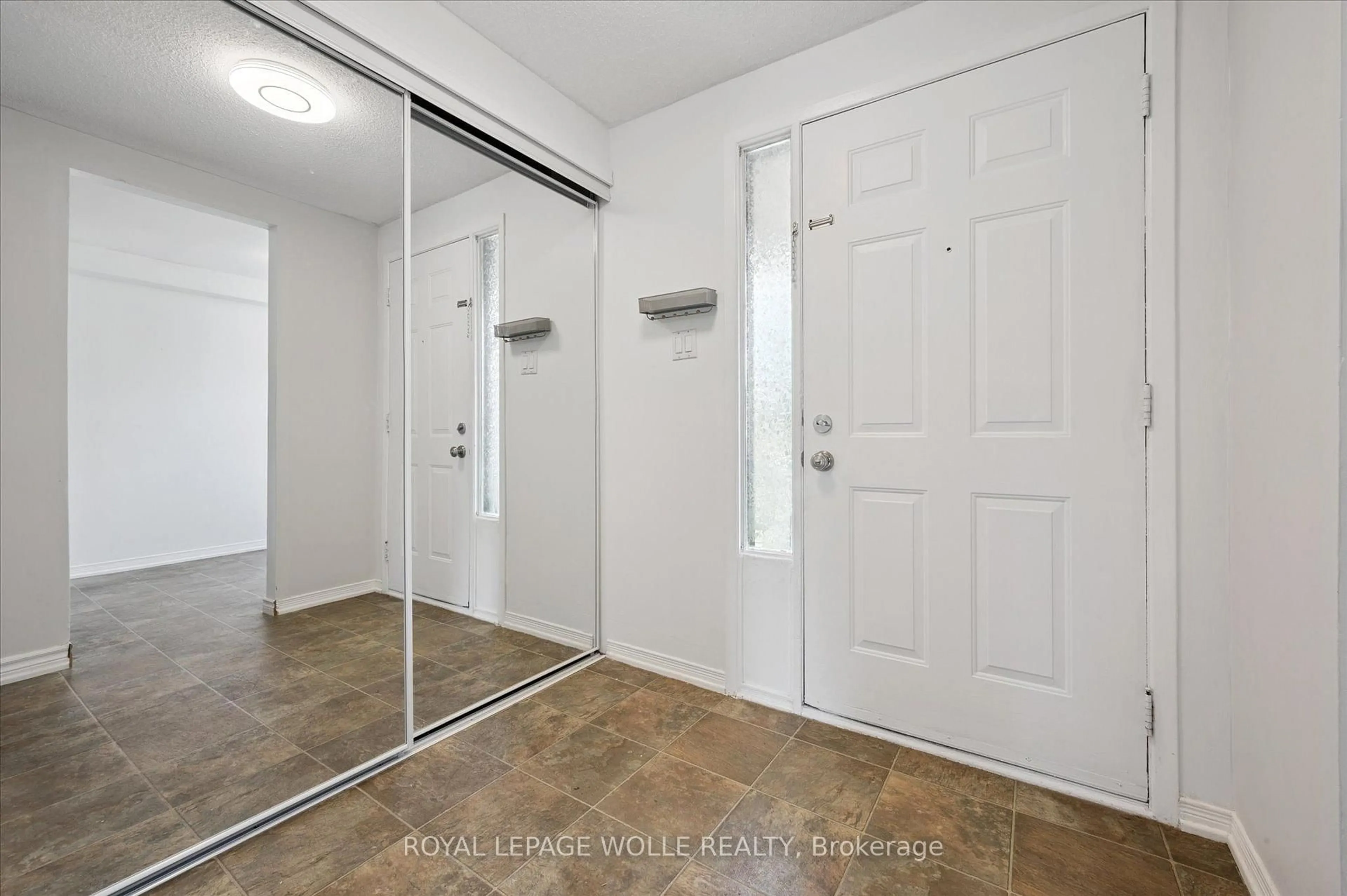 Unknown for 750 Erinbrook Dr #2, Kitchener Ontario N2E 2S7