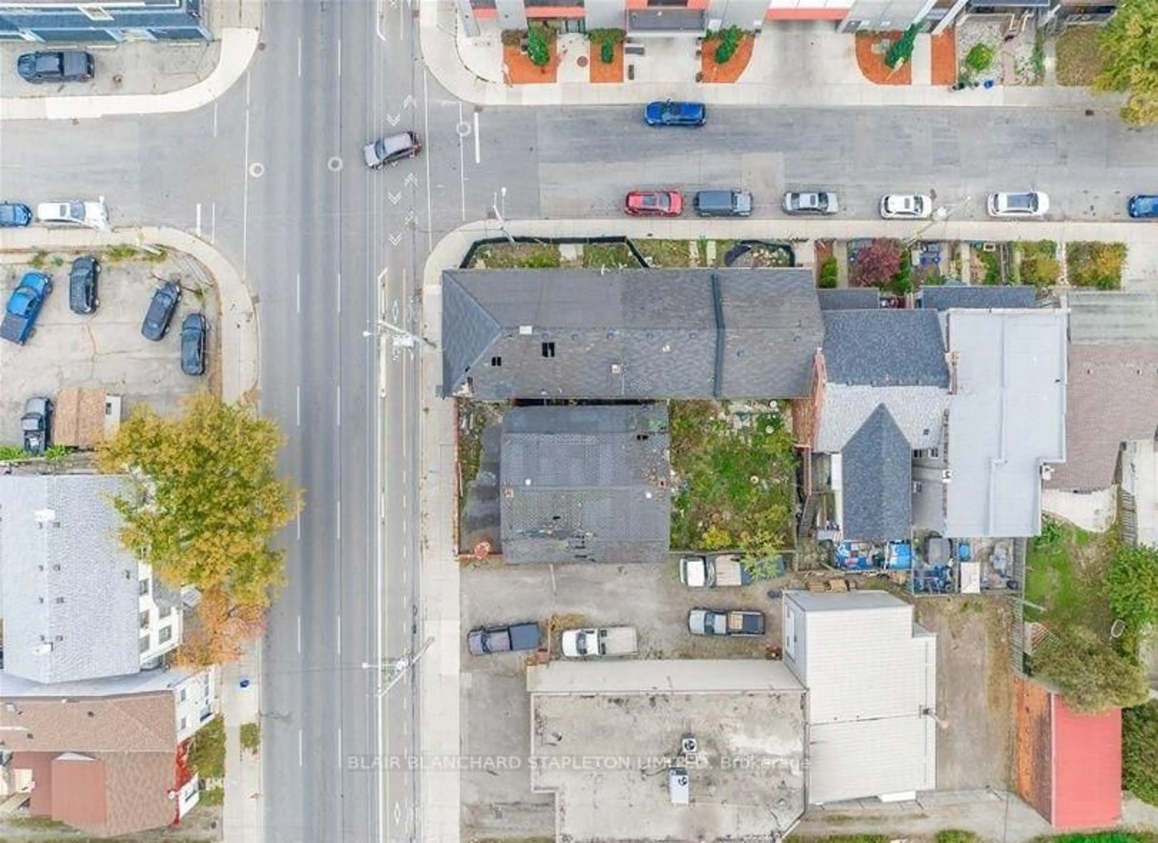 A pic from outside/outdoor area/front of a property/back of a property/a pic from drone, street for 202 Cannon St, Hamilton Ontario L8L 2A8