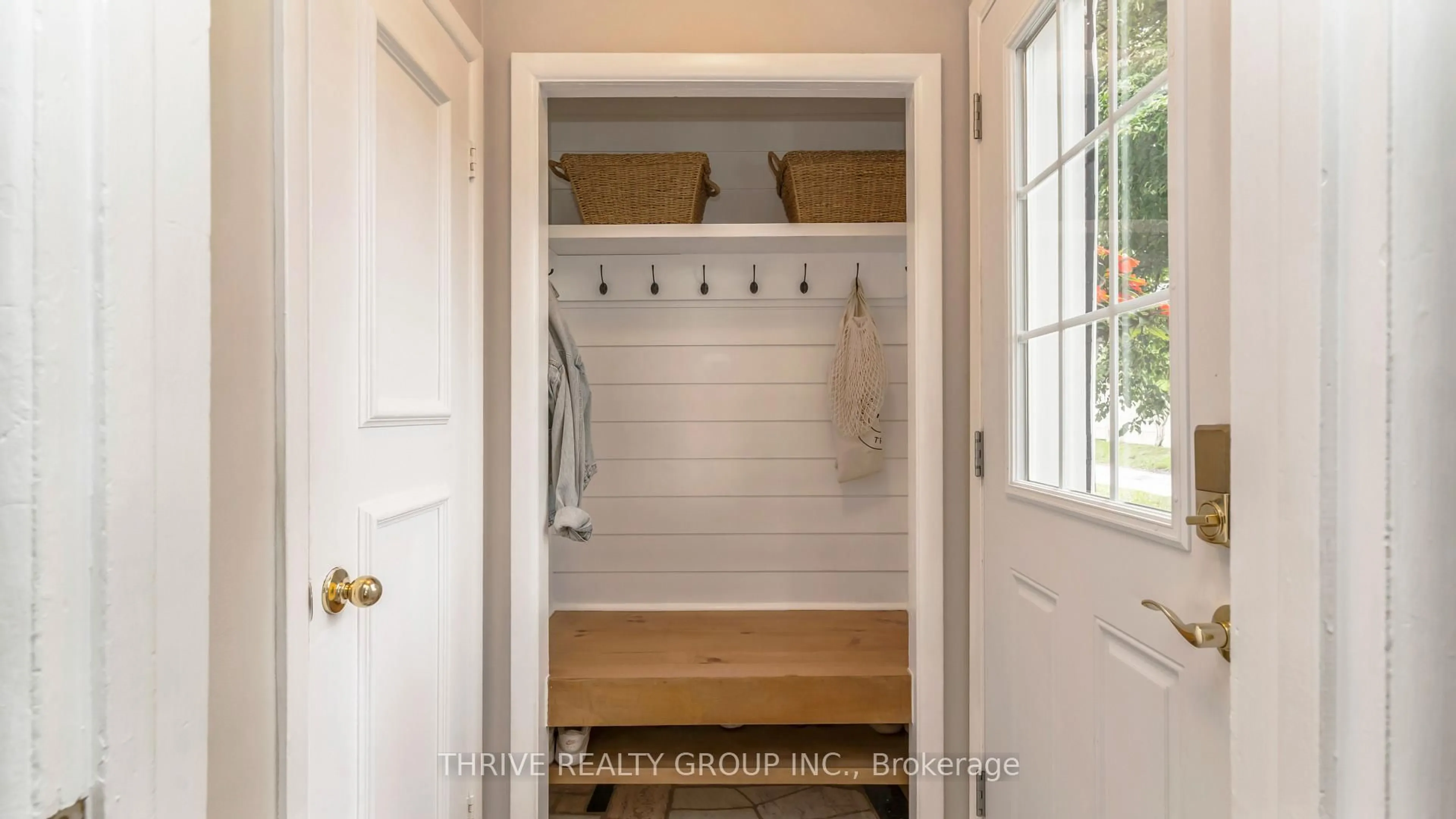 Indoor entryway for 1220 Royal York Rd #67, London North Ontario N6H 3Z9