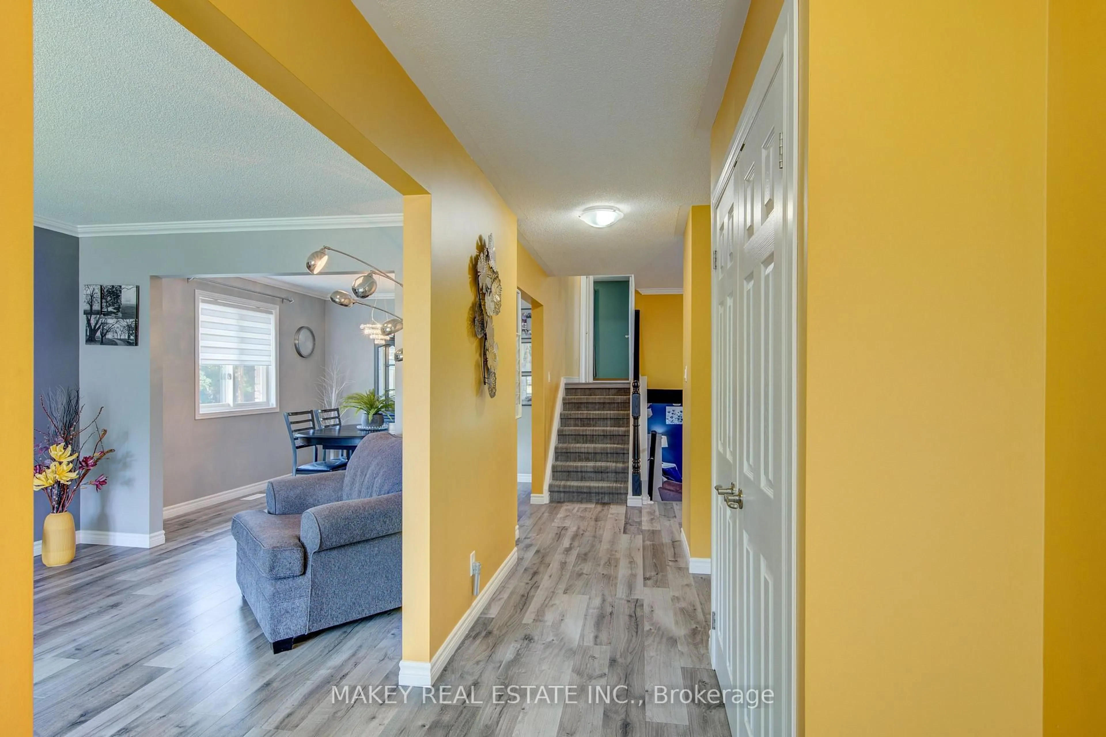 Indoor entryway for 39 King St, East Zorra-Tavistock Ontario N0B 2R0