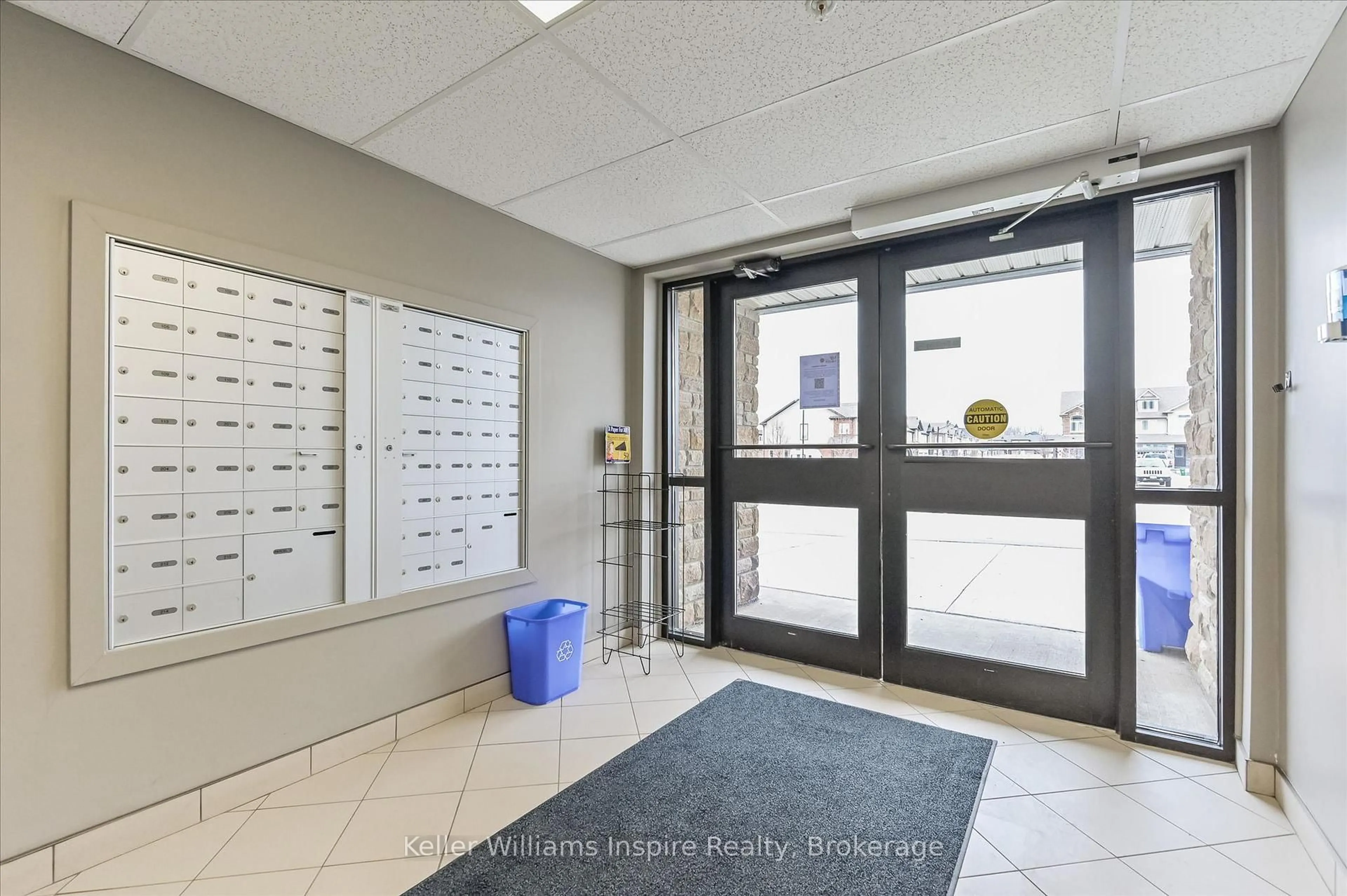 Indoor foyer for 103 Westminster Cres #107, Centre Wellington Ontario N1M 0C6