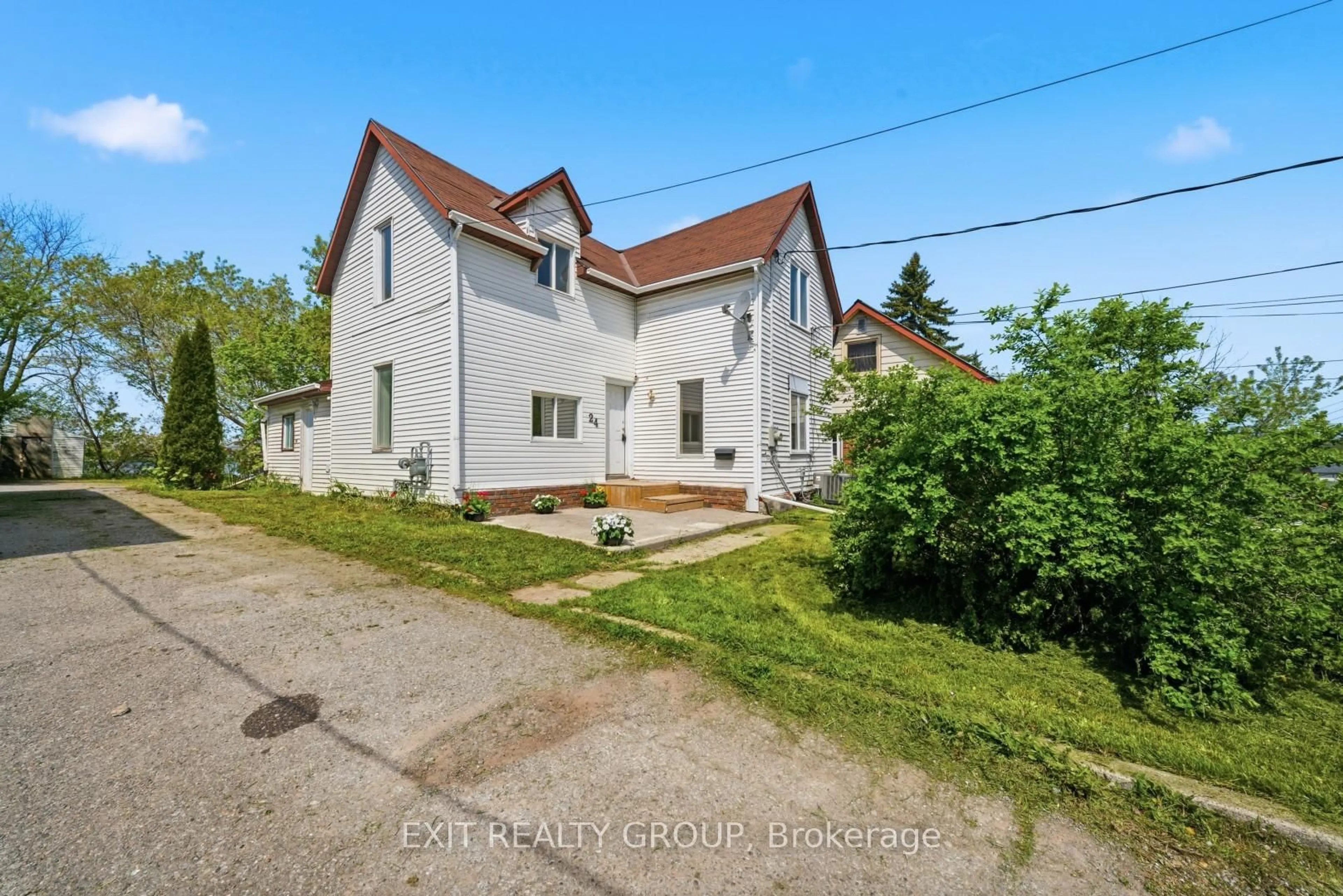 A pic from outside/outdoor area/front of a property/back of a property/a pic from drone, street for 24 Albion St, Belleville Ontario K8N 3R8