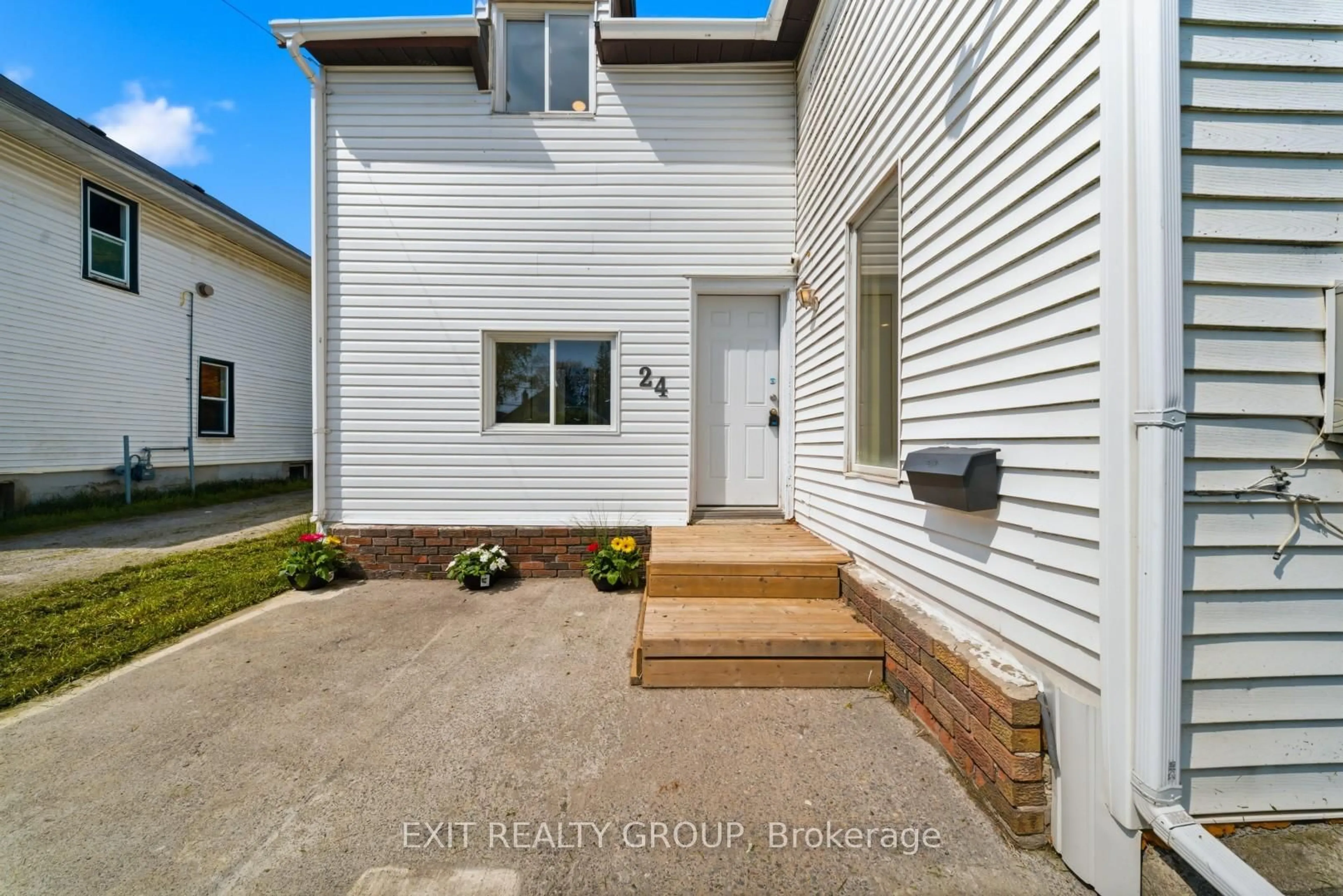 Unknown for 24 Albion St, Belleville Ontario K8N 3R8