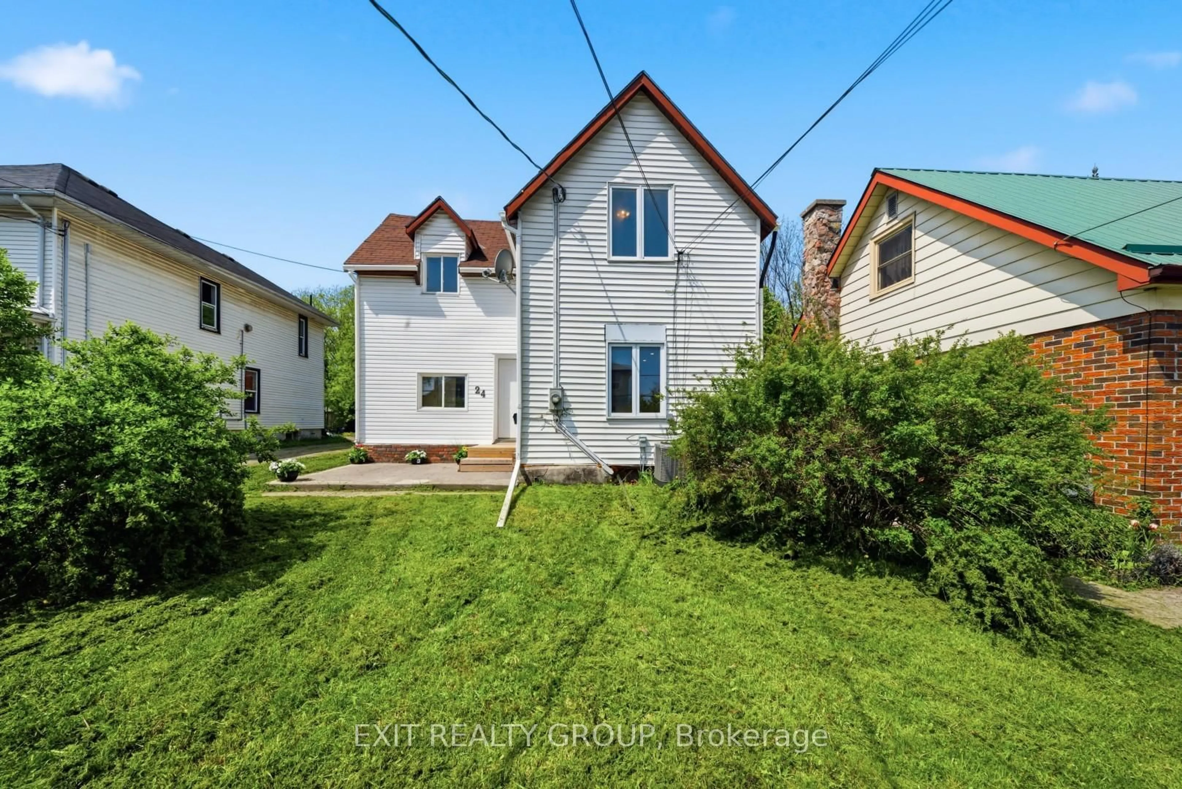 A pic from outside/outdoor area/front of a property/back of a property/a pic from drone, street for 24 Albion St, Belleville Ontario K8N 3R8