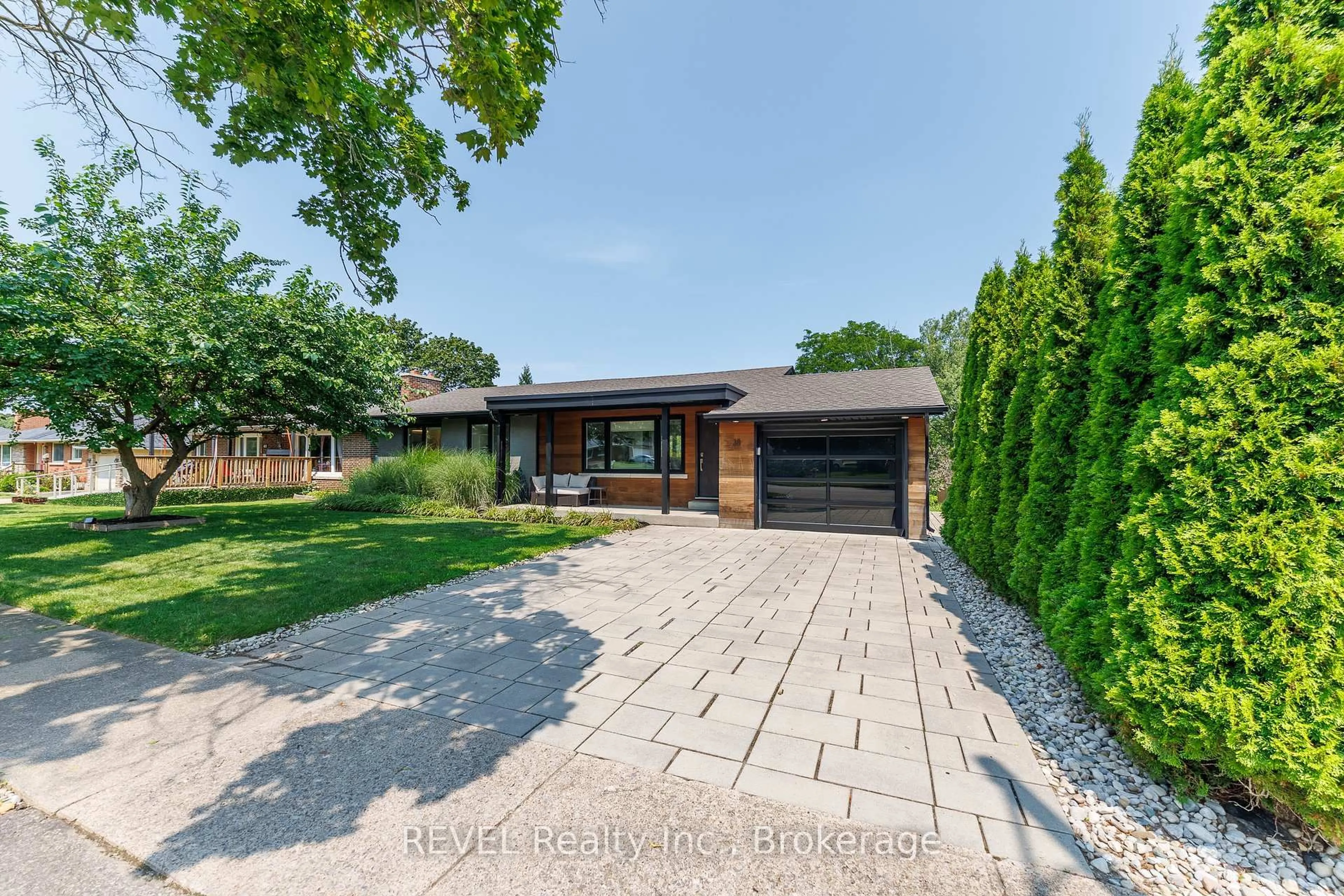 Home with brick exterior material, street for 38 BRIARSDALE Dr, St. Catharines Ontario L2T 2Z5