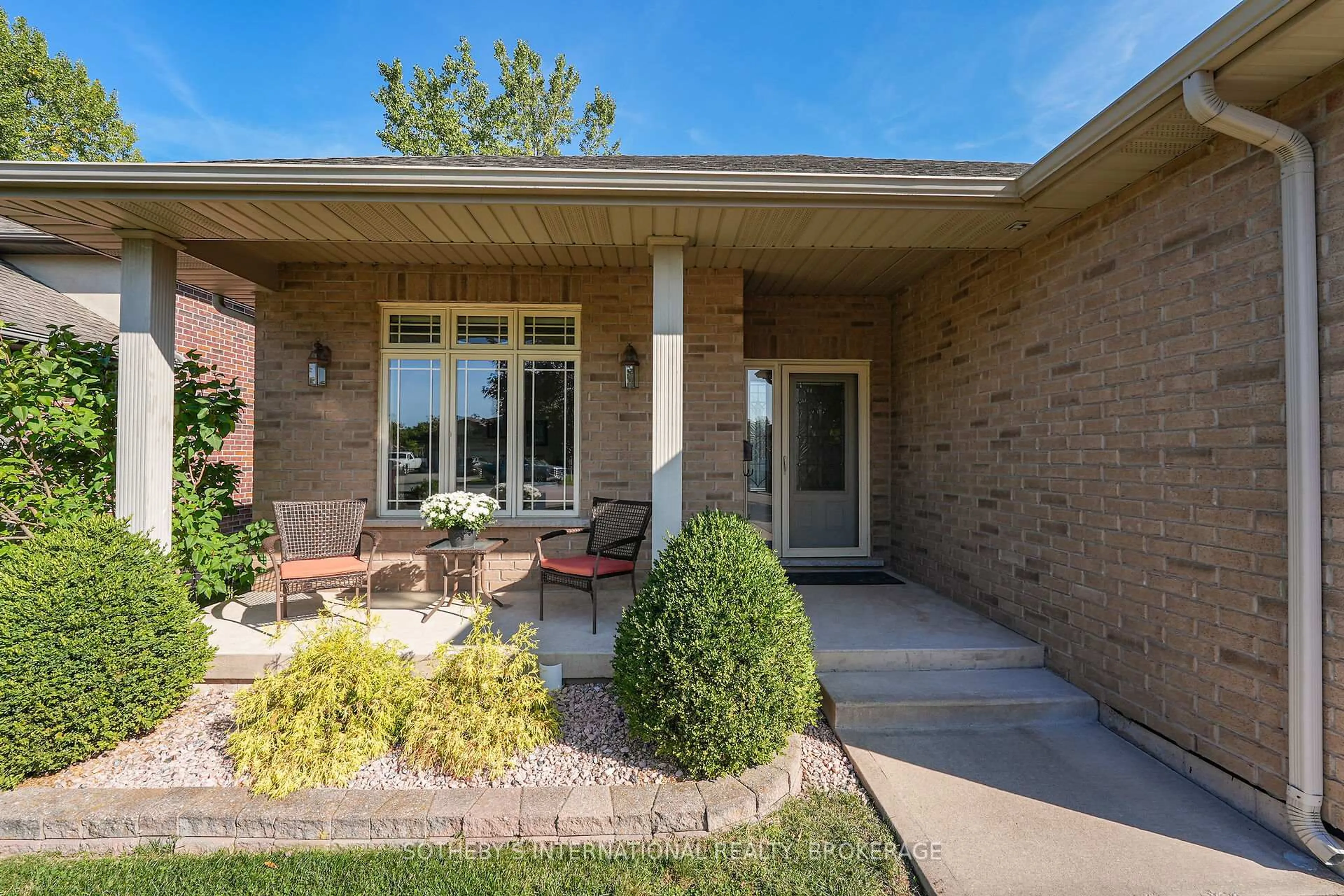 Home with brick exterior material, street for 64 Mason Crt, Welland Ontario L3C 7L6