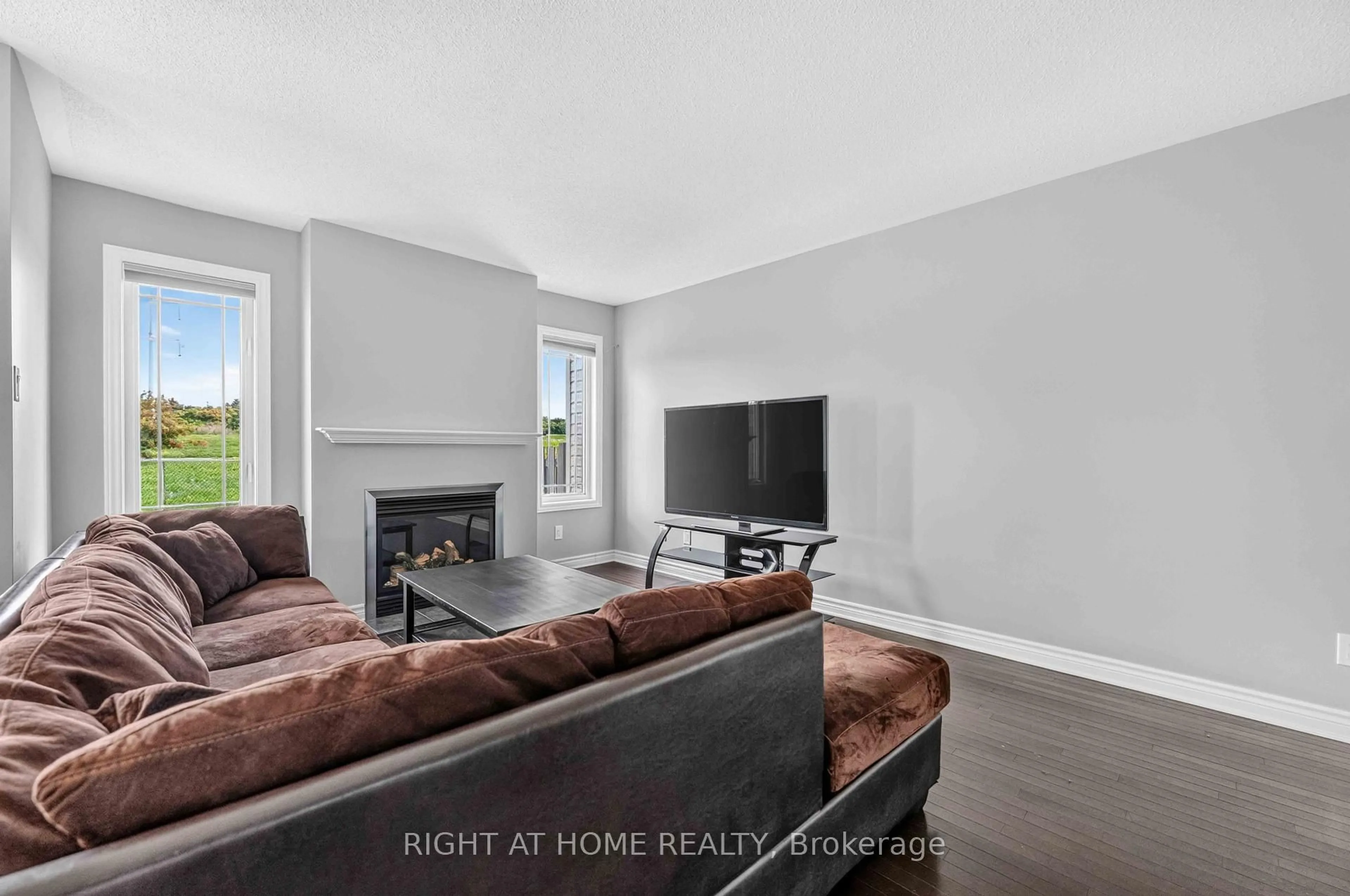 Living room with furniture, unknown for 490 Barrick Hill Rd, Ottawa Ontario K2M 0H8
