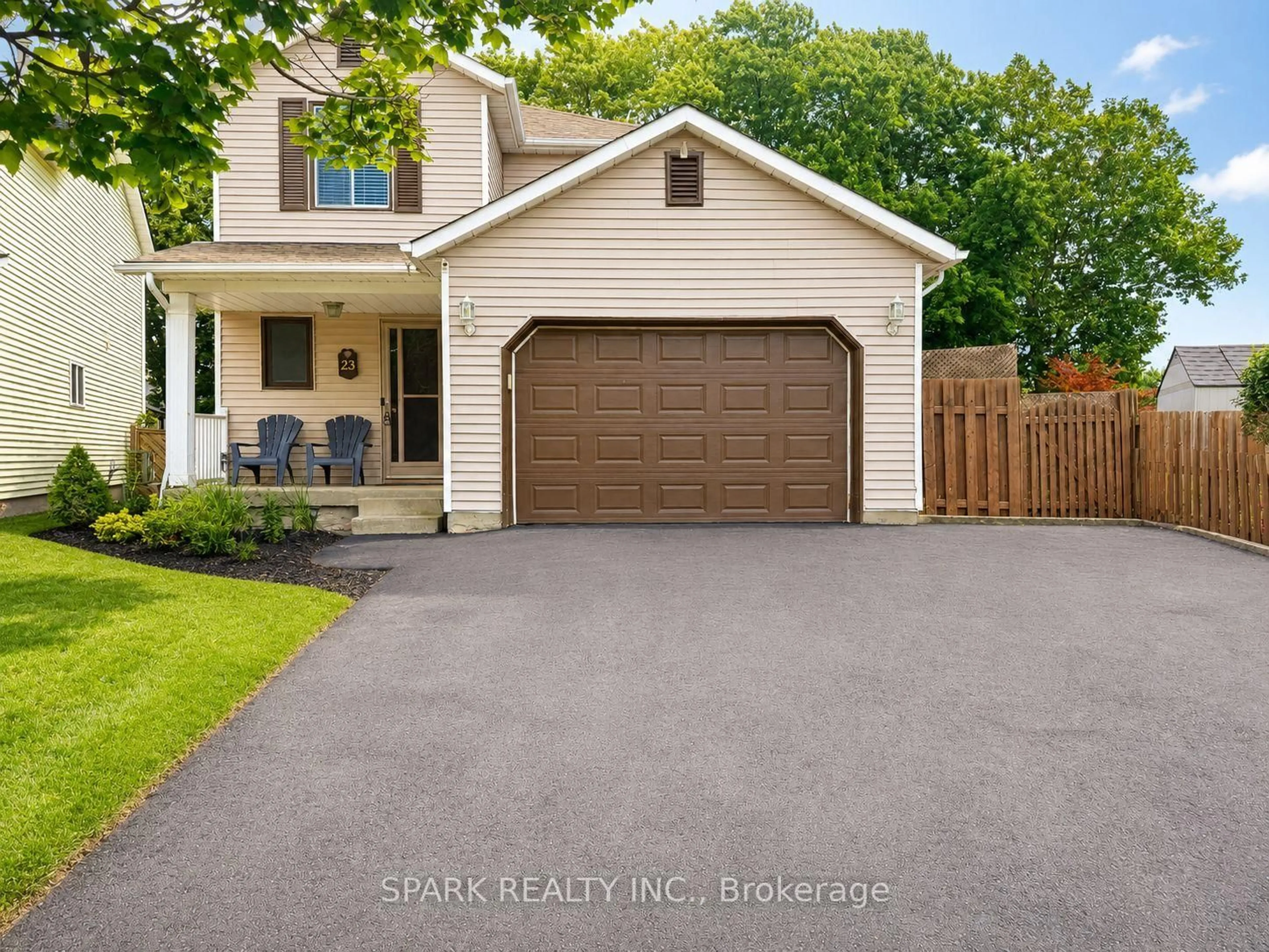 Home with vinyl exterior material, street for 23 Rannie Crt, Thorold Ontario L2V 4X2