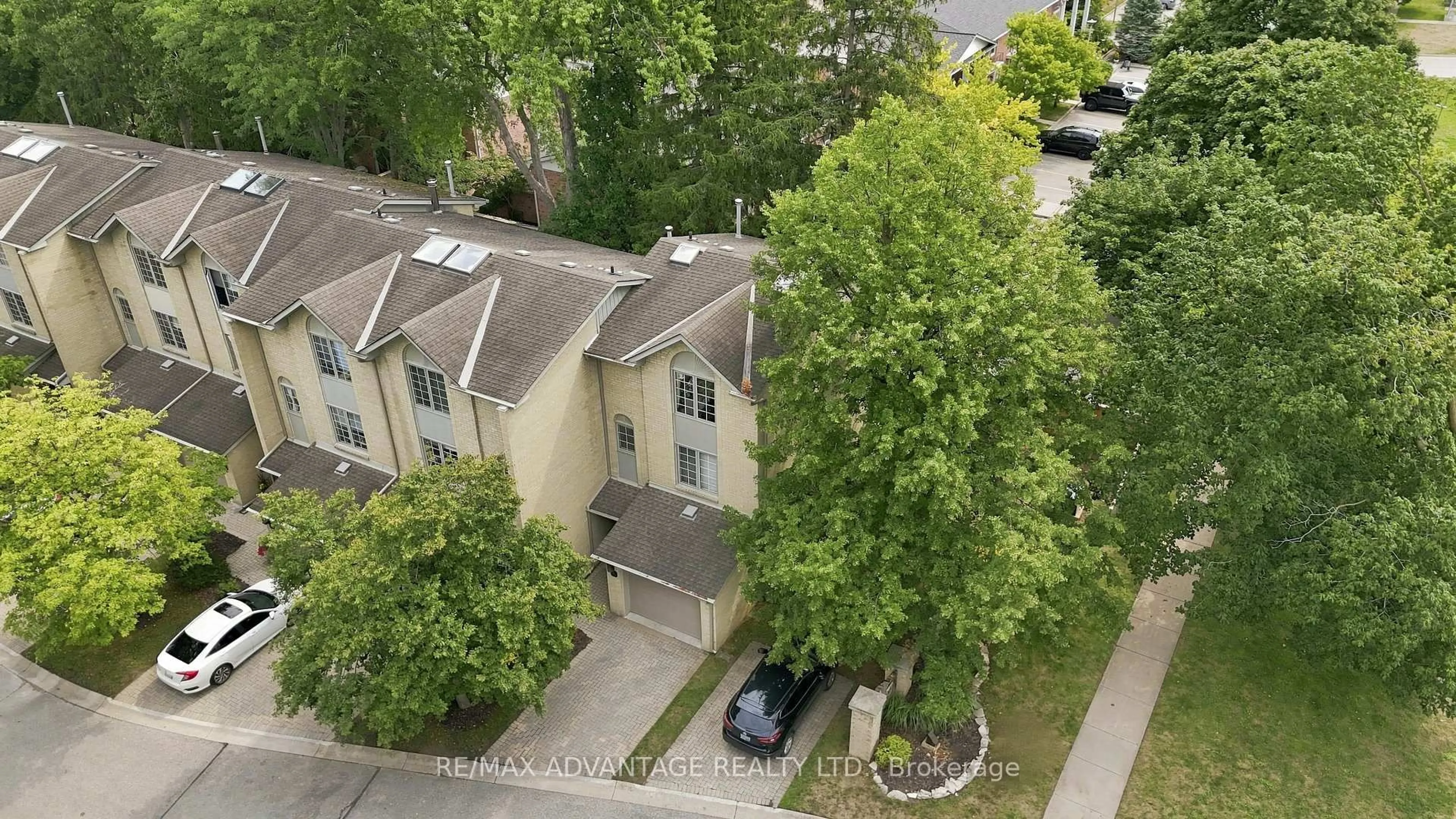 A pic from outside/outdoor area/front of a property/back of a property/a pic from drone, city buildings view from balcony for 1399 Commissioners Rd #1, London South Ontario N6K 4G9