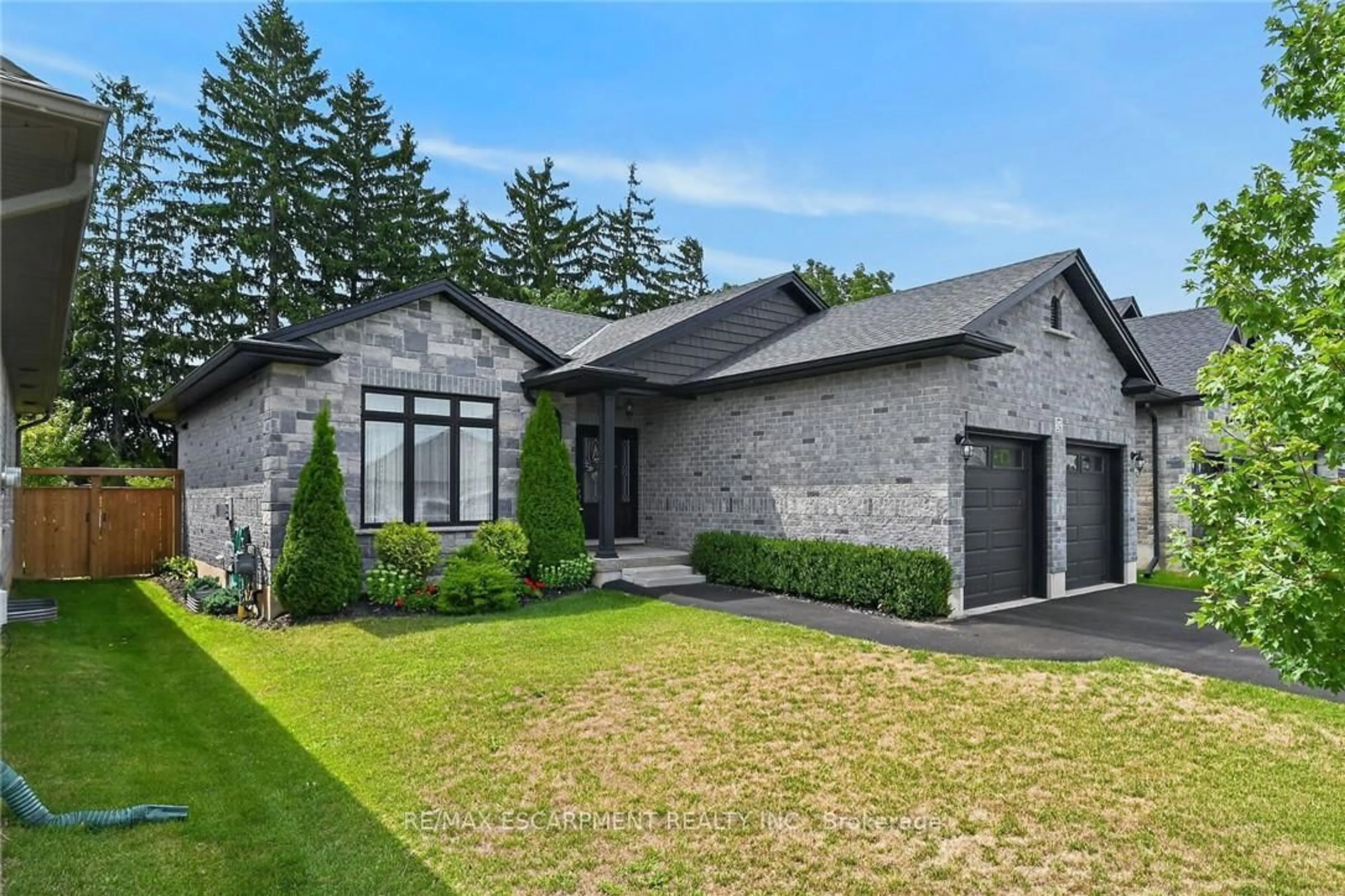 Home with brick exterior material, street for 26 Stonebridge Pl, Norfolk Ontario N3Y 0E6