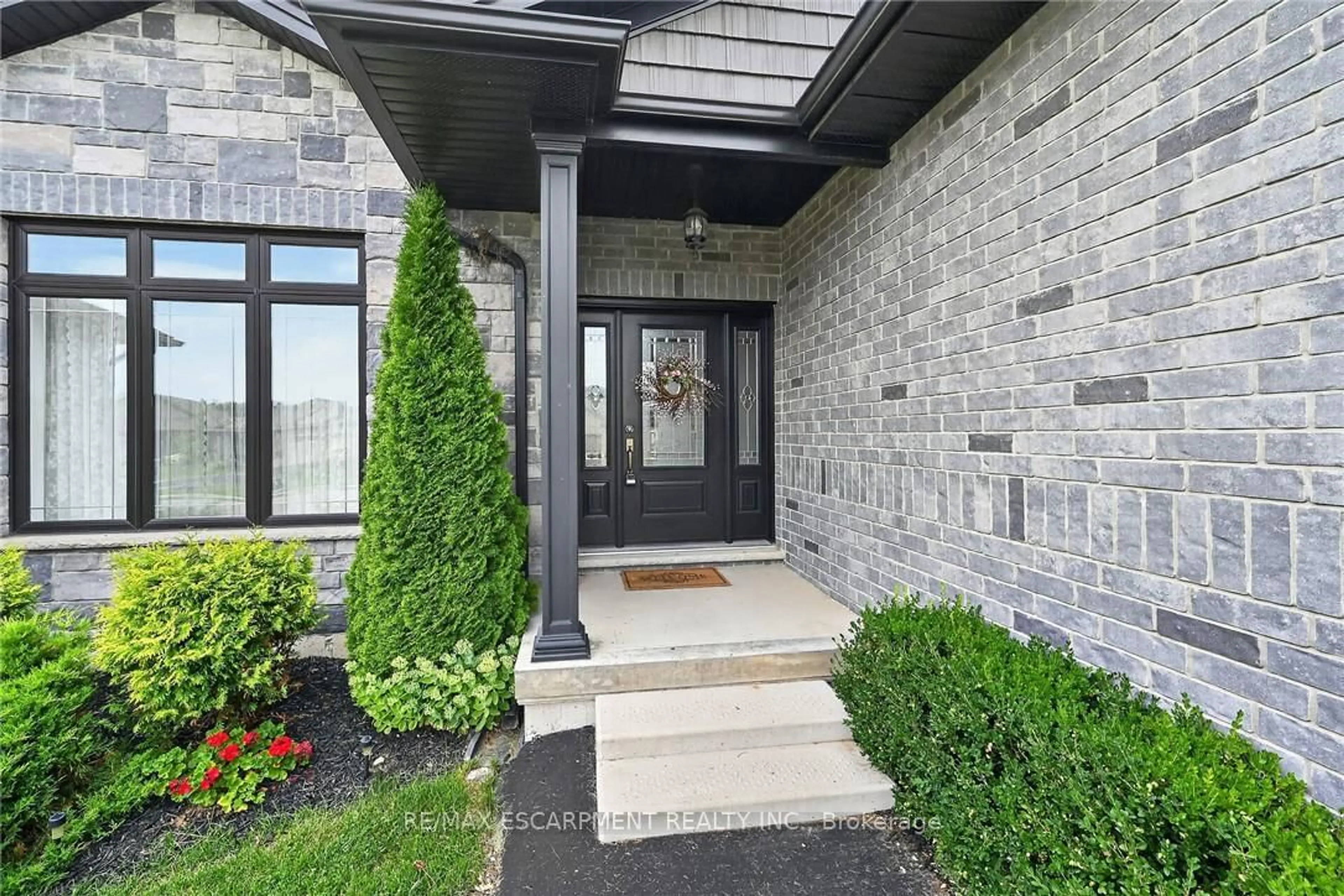 Indoor entryway for 26 Stonebridge Pl, Norfolk Ontario N3Y 0E6