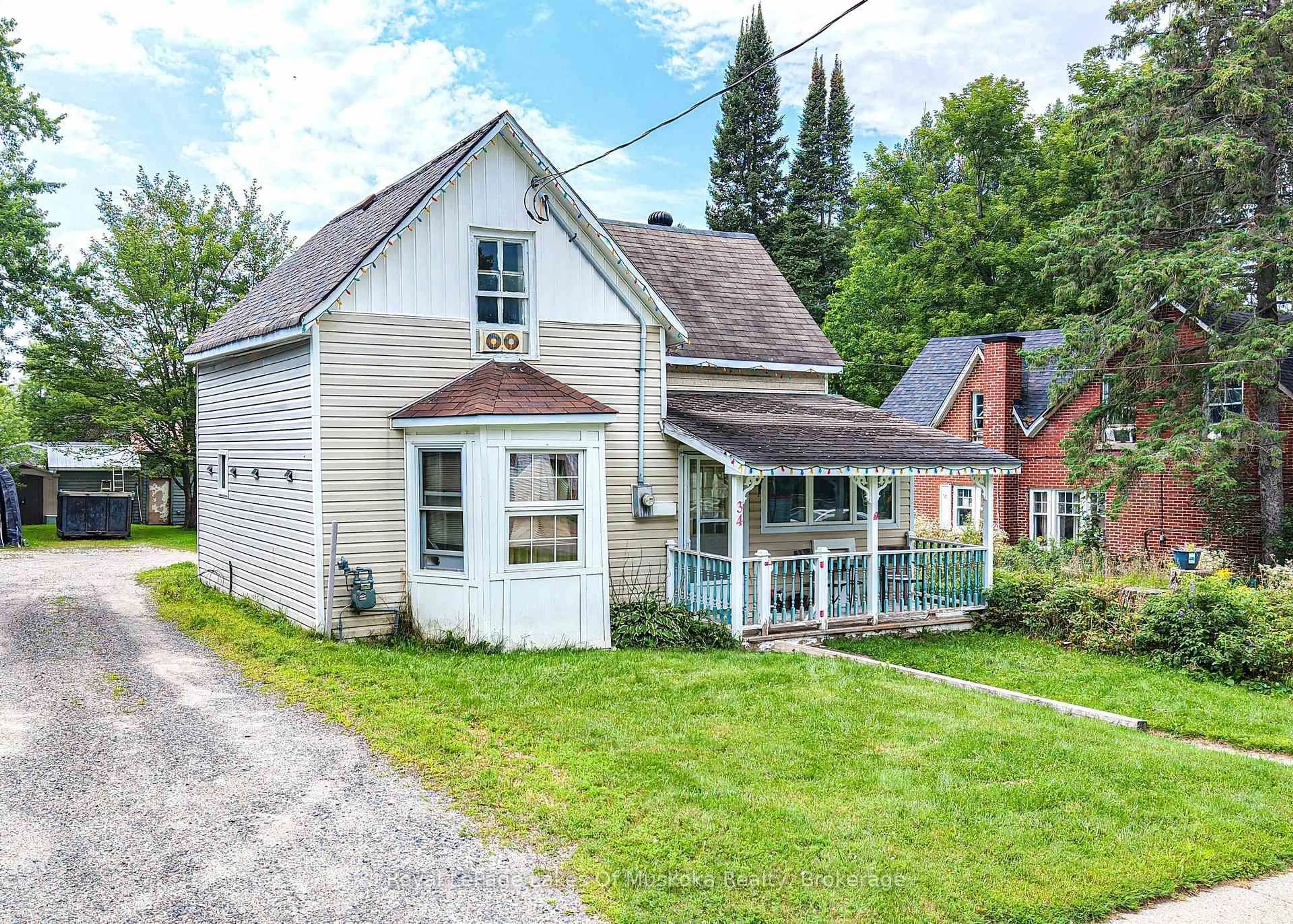 Unknown for 34 Young St, Bracebridge Ontario P1L 1G7