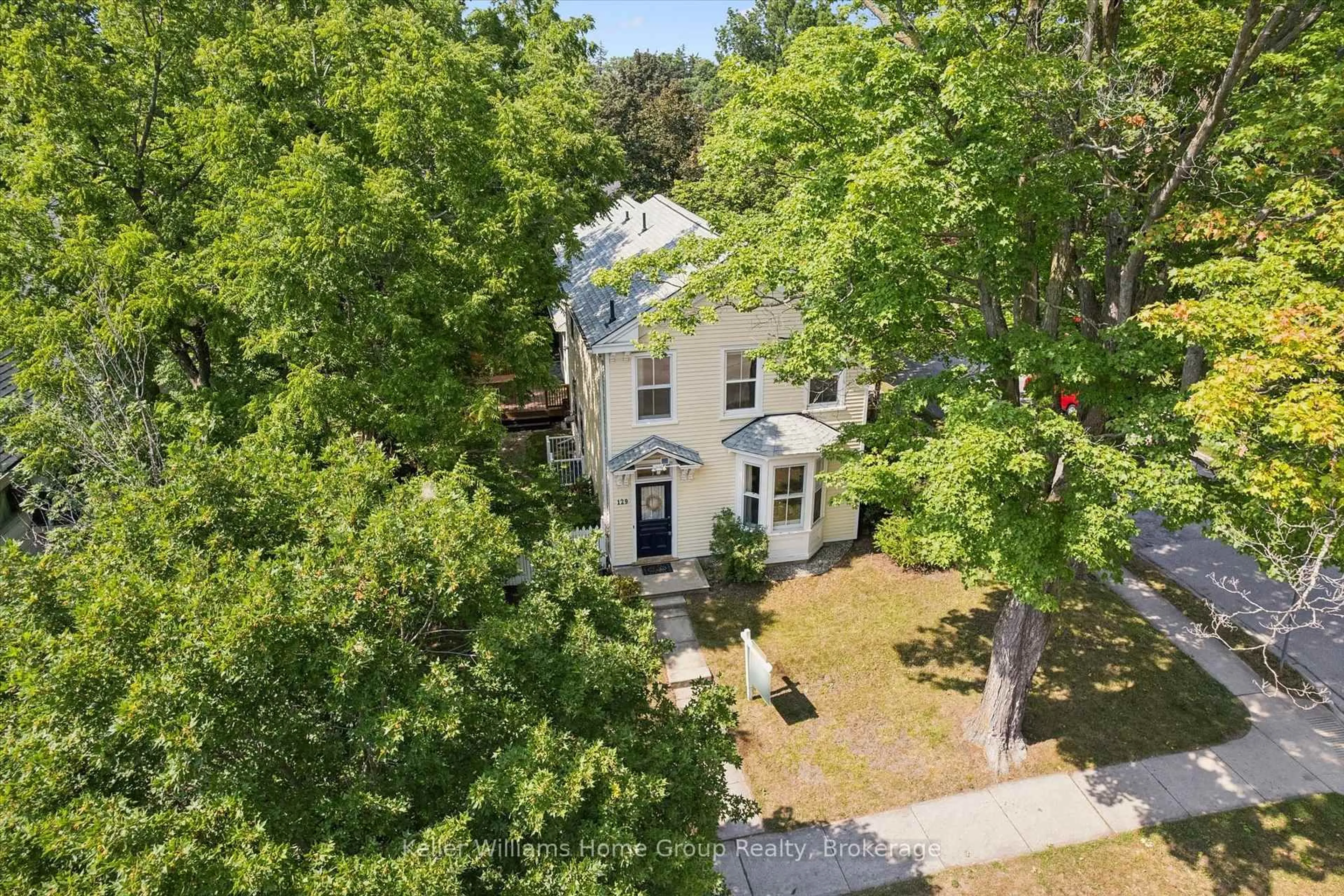 A pic from outside/outdoor area/front of a property/back of a property/a pic from drone, street for 129 Suffolk St, Guelph Ontario N1H 2J6