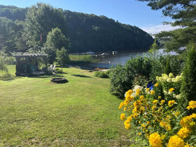 1052 Cove Rd #1, Muskoka Lakes 2