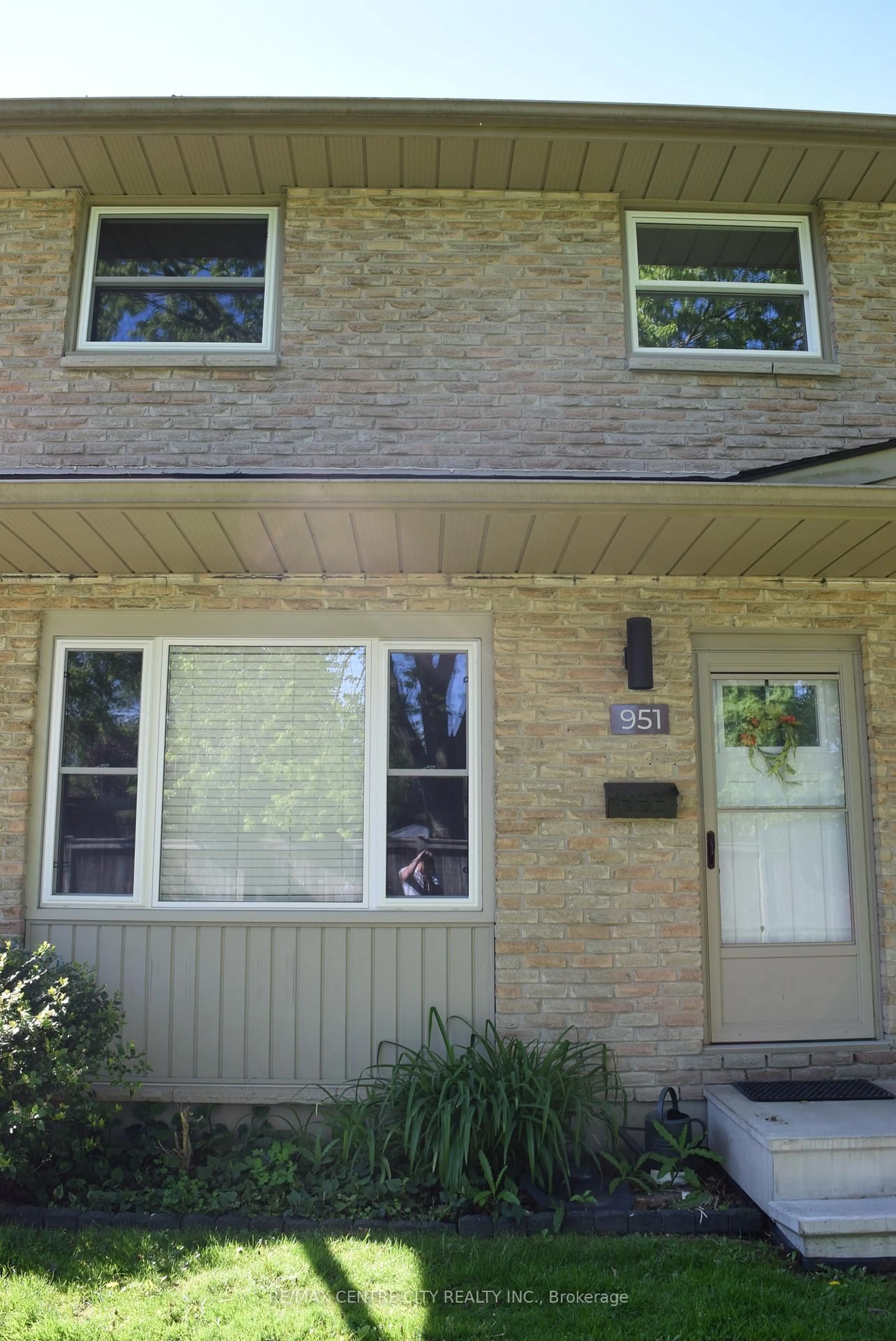 Home with vinyl exterior material, street for 951 Notre Dame Dr, London South Ontario N6J 3C3