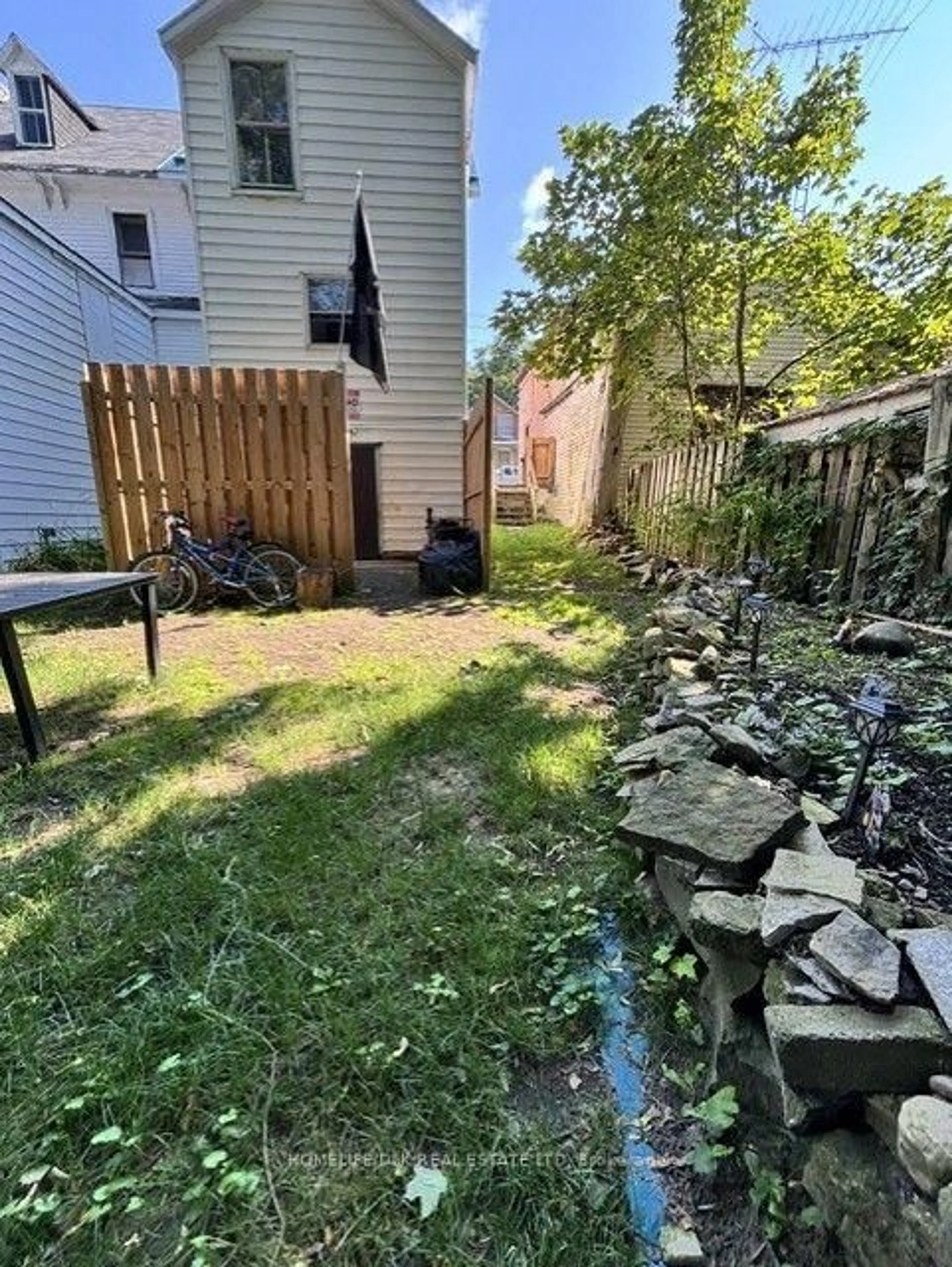 Unknown for 72-74 Park St, Brockville Ontario K6V 2G5