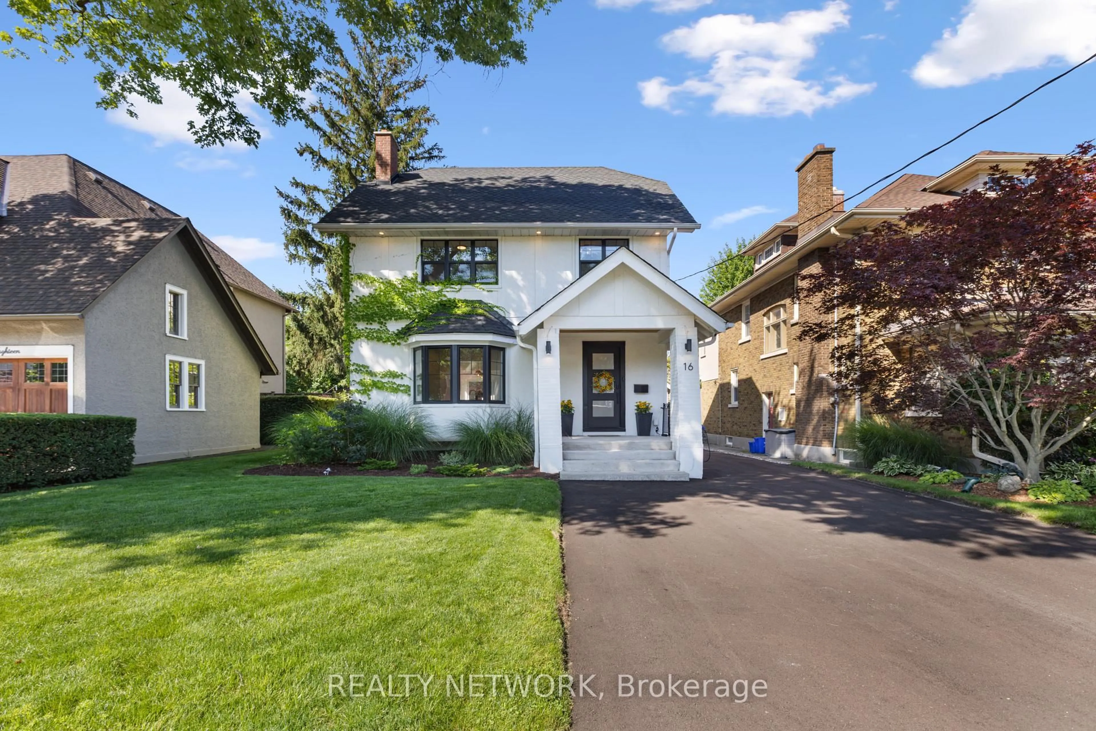 A pic from outside/outdoor area/front of a property/back of a property/a pic from drone, street for 16 South Dr, St. Catharines Ontario L2R 4T8
