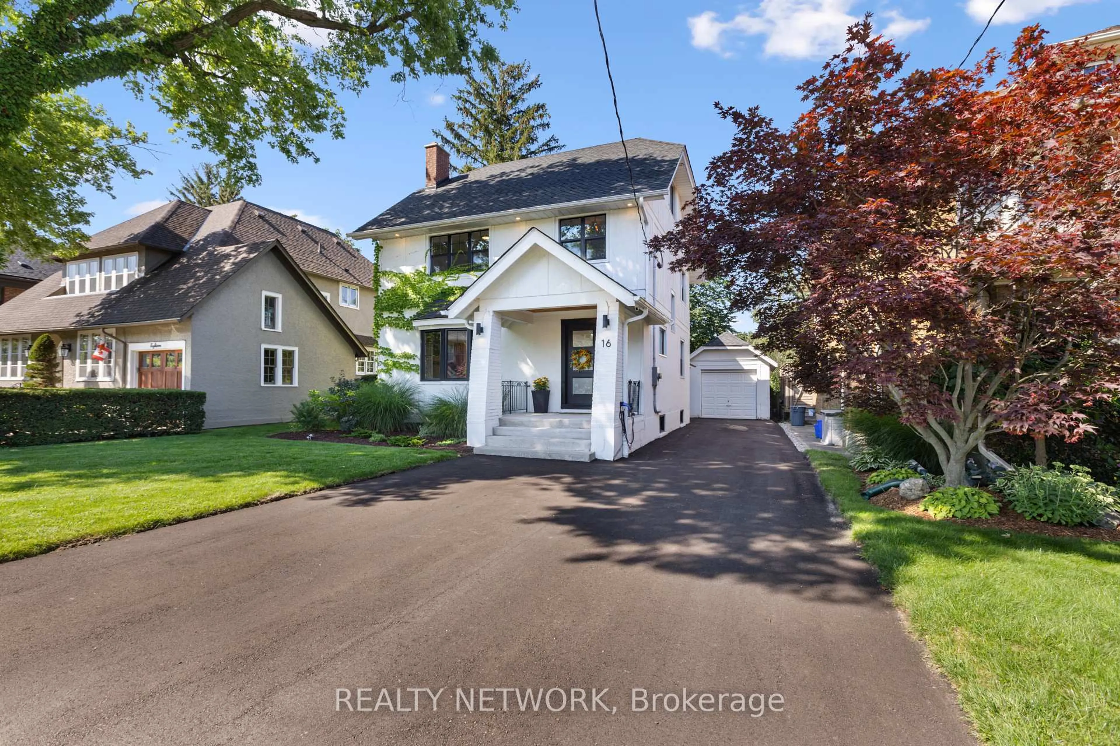 A pic from outside/outdoor area/front of a property/back of a property/a pic from drone, street for 16 South Dr, St. Catharines Ontario L2R 4T8