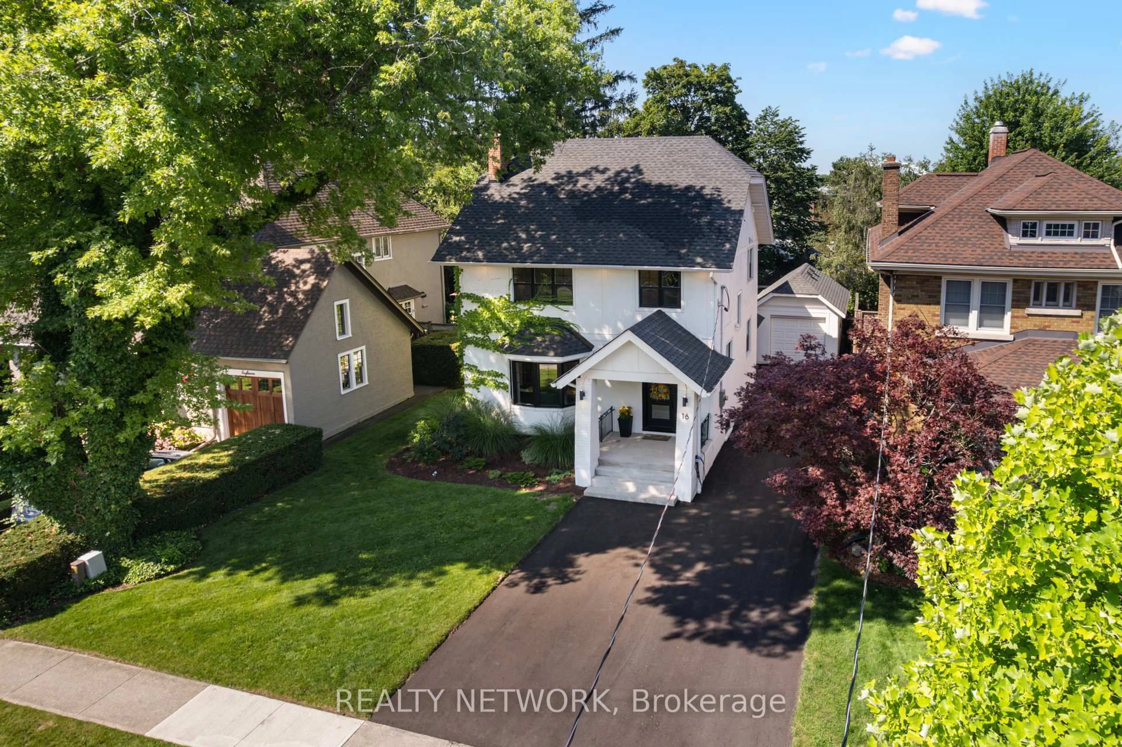 A pic from outside/outdoor area/front of a property/back of a property/a pic from drone, street for 16 South Dr, St. Catharines Ontario L2R 4T8