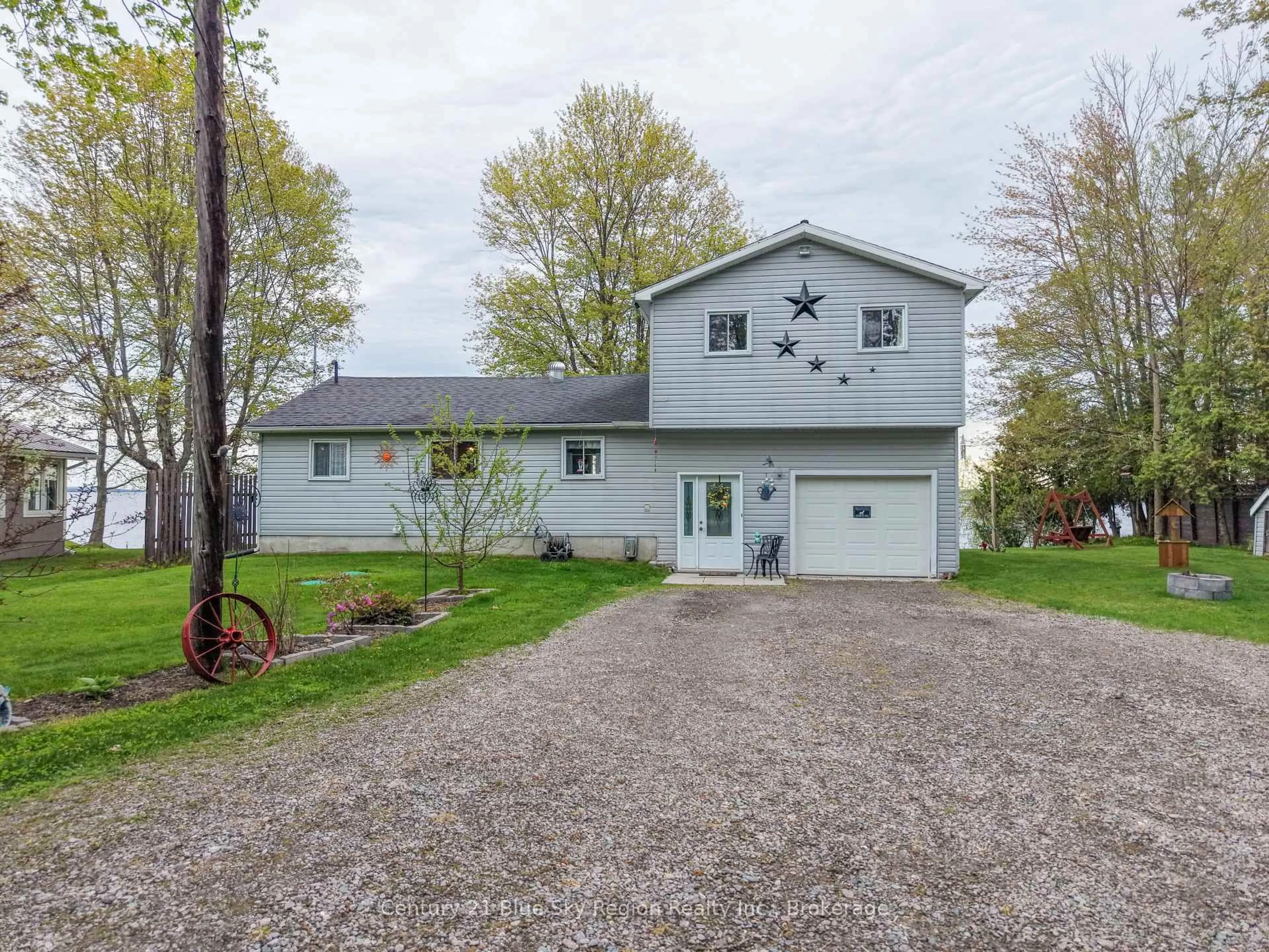 A pic from outside/outdoor area/front of a property/back of a property/a pic from drone, street for 319 Jocko Point Rd, North Bay Ontario P1B 8G5