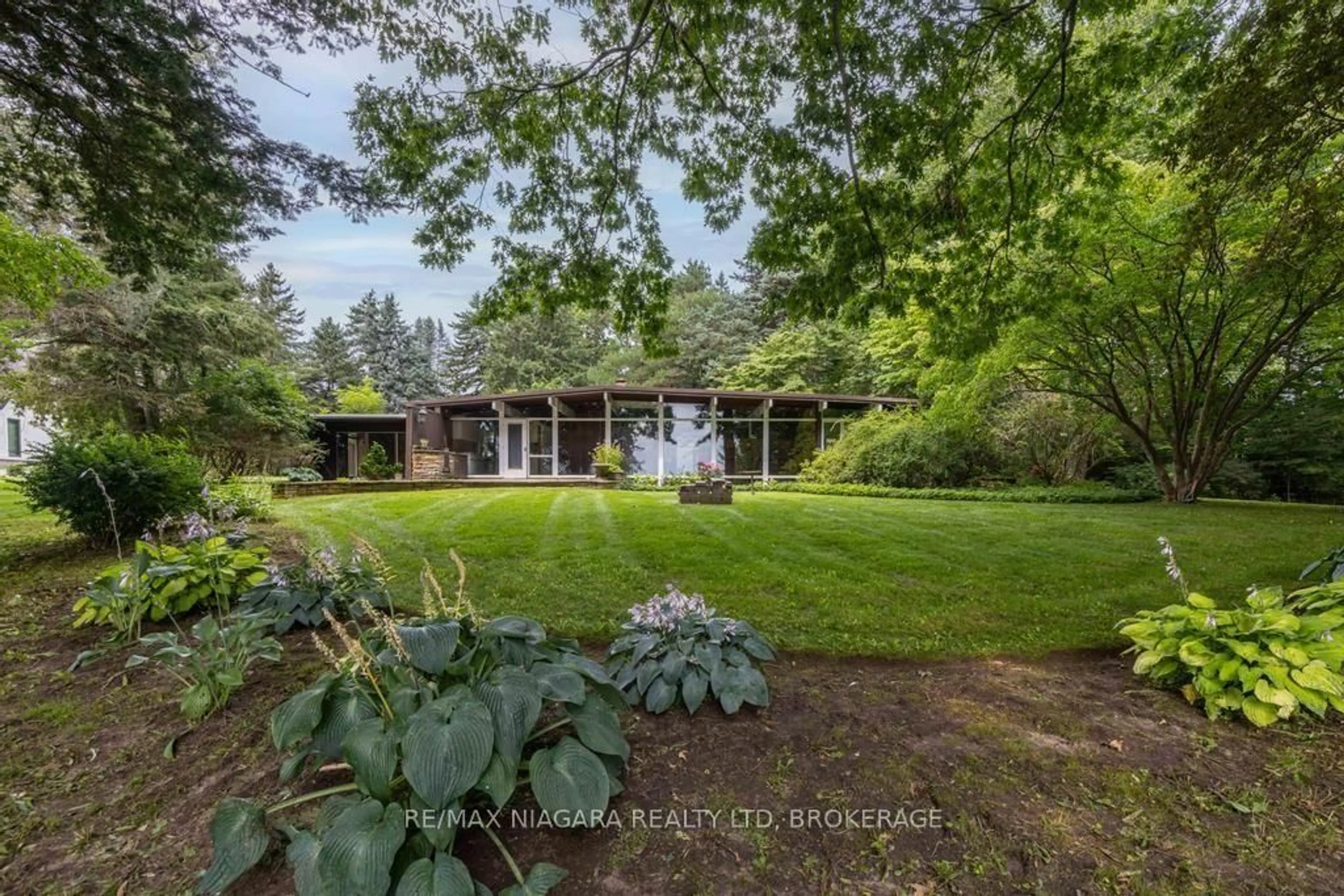 A pic from outside/outdoor area/front of a property/back of a property/a pic from drone, water/lake/river/ocean view for 45 Port Master Dr, St. Catharines Ontario L2N 6X3