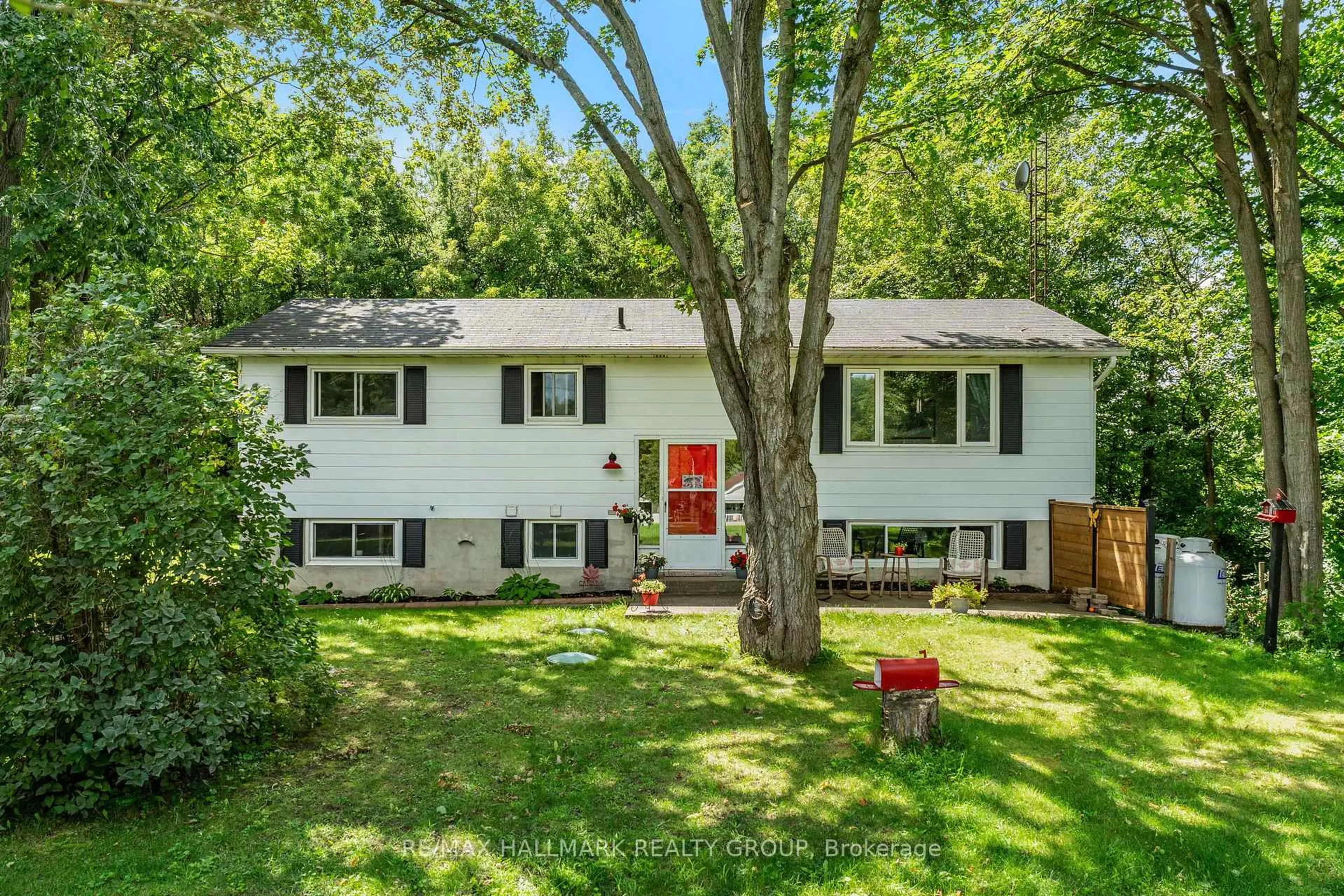 Home with vinyl exterior material, street for 4574 County Road 15 Rd, Augusta Ontario K6V 5T2