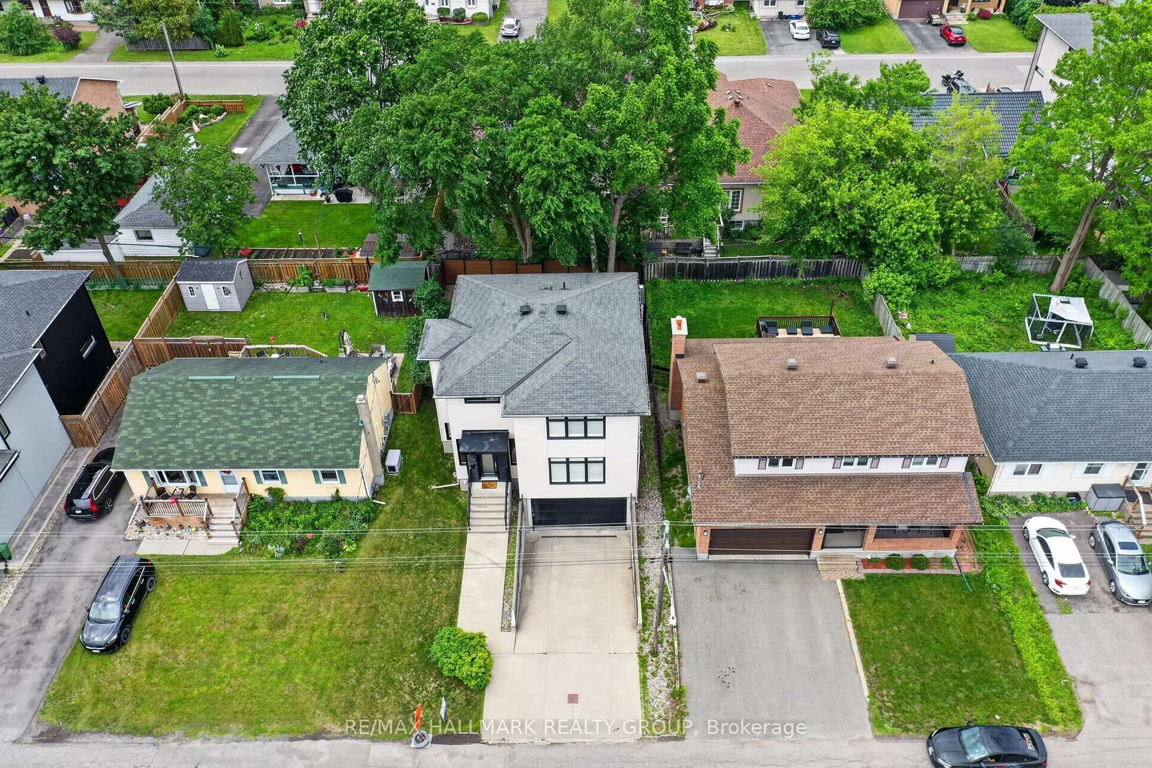 A pic from outside/outdoor area/front of a property/back of a property/a pic from drone, street for 1559 Queensdale Ave, Ottawa Ontario K1T 1J3