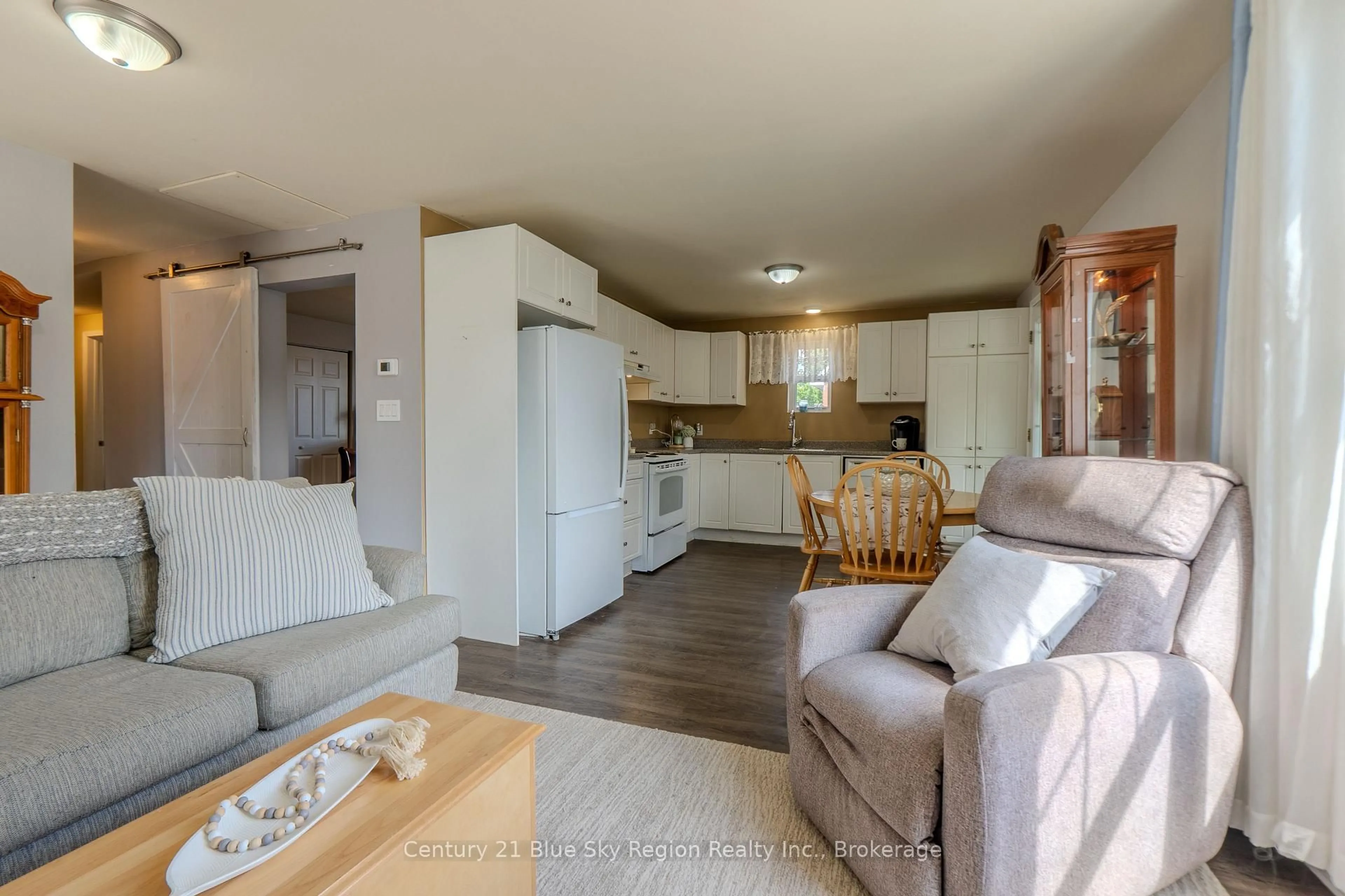Open concept kitchen, unknown for 622 Reynolds St, North Bay Ontario P1B 5C2