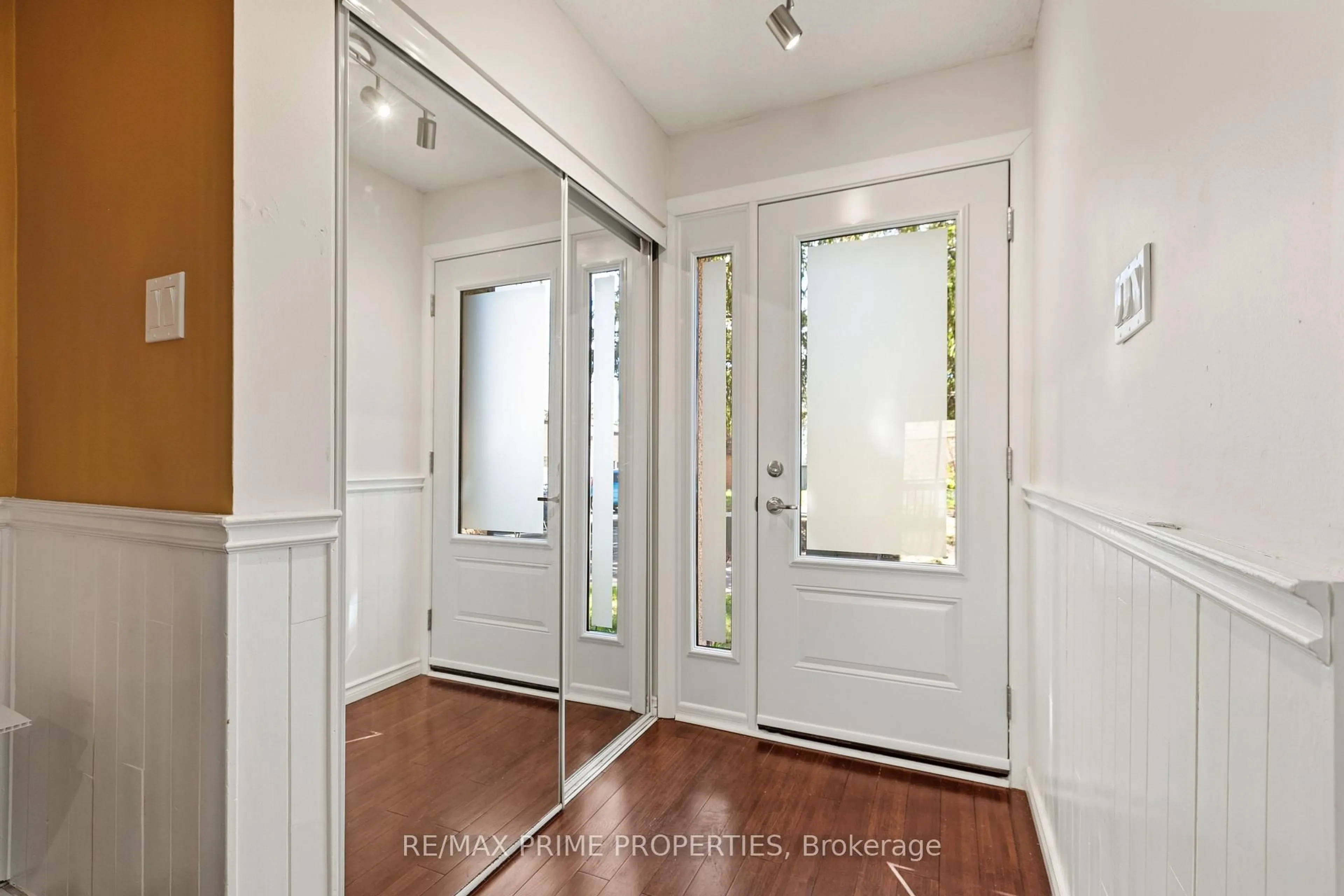 Indoor entryway for 3691 Albion Rd #22, Ottawa Ontario K1T 1P2