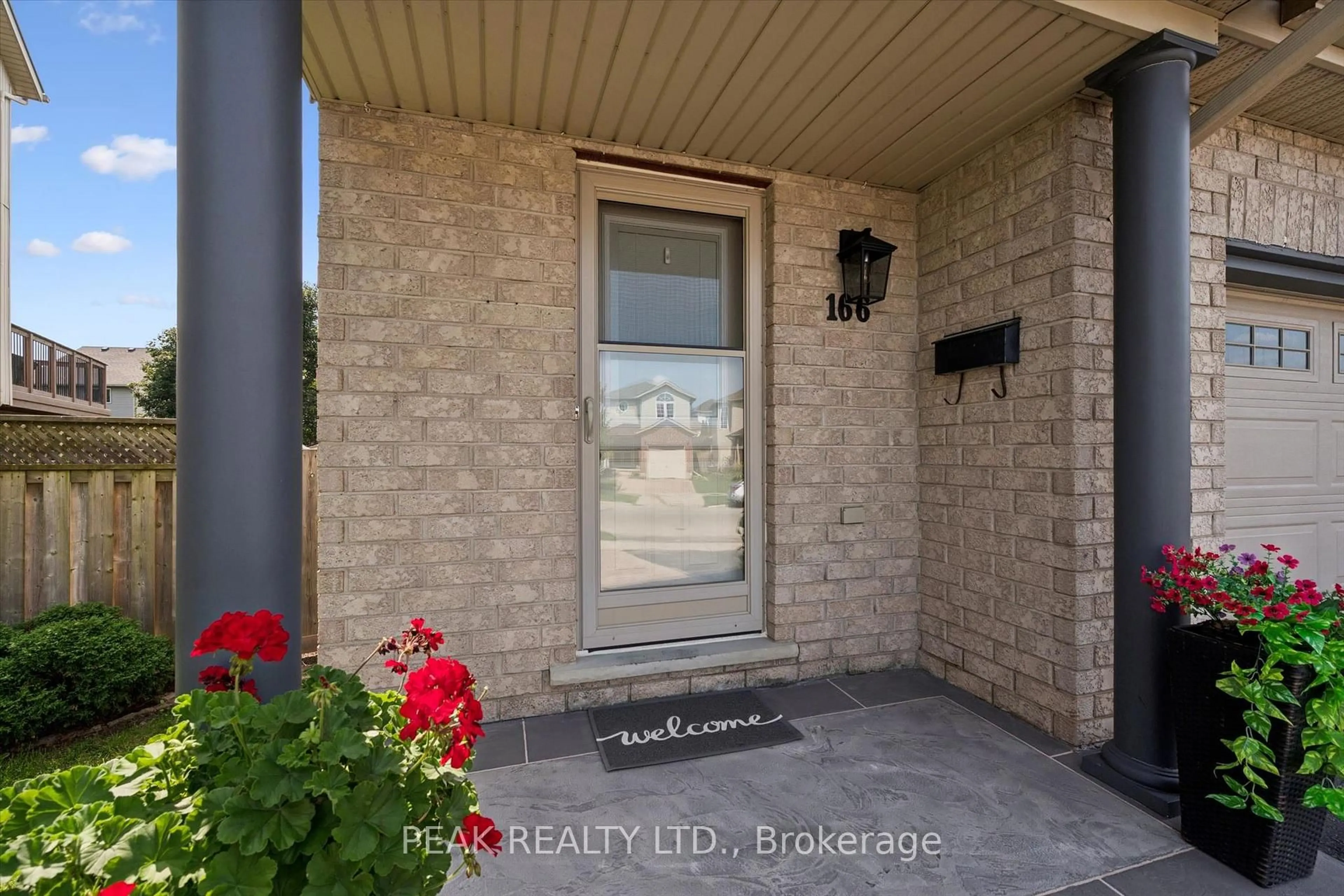 Indoor entryway for 166 Windflower Dr, Kitchener Ontario N2E 3T2