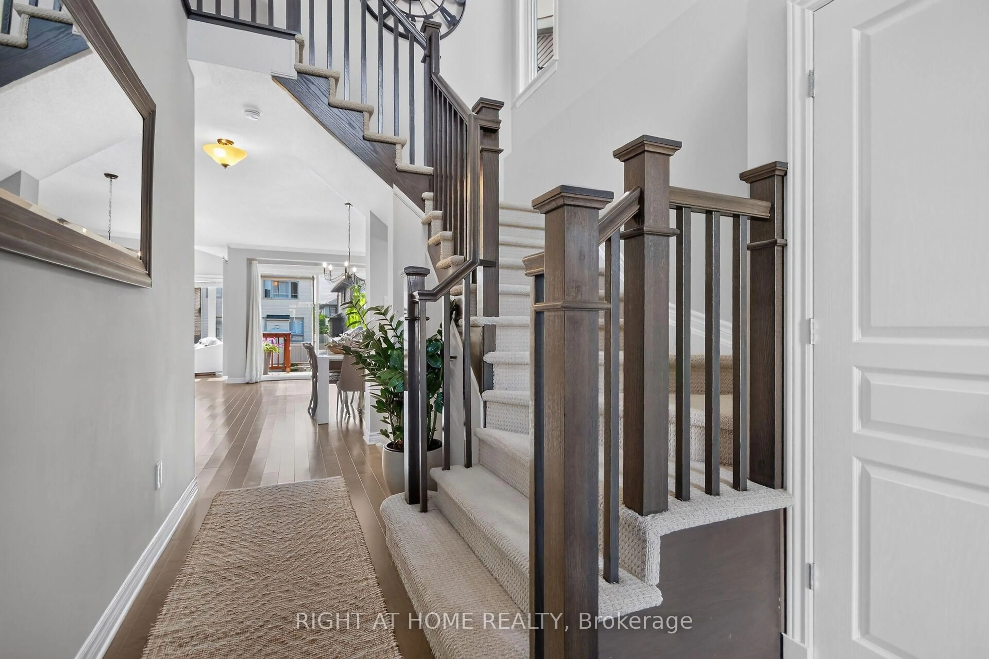 Indoor entryway for 207 Mareth Way, Ottawa Ontario K4M 0C9