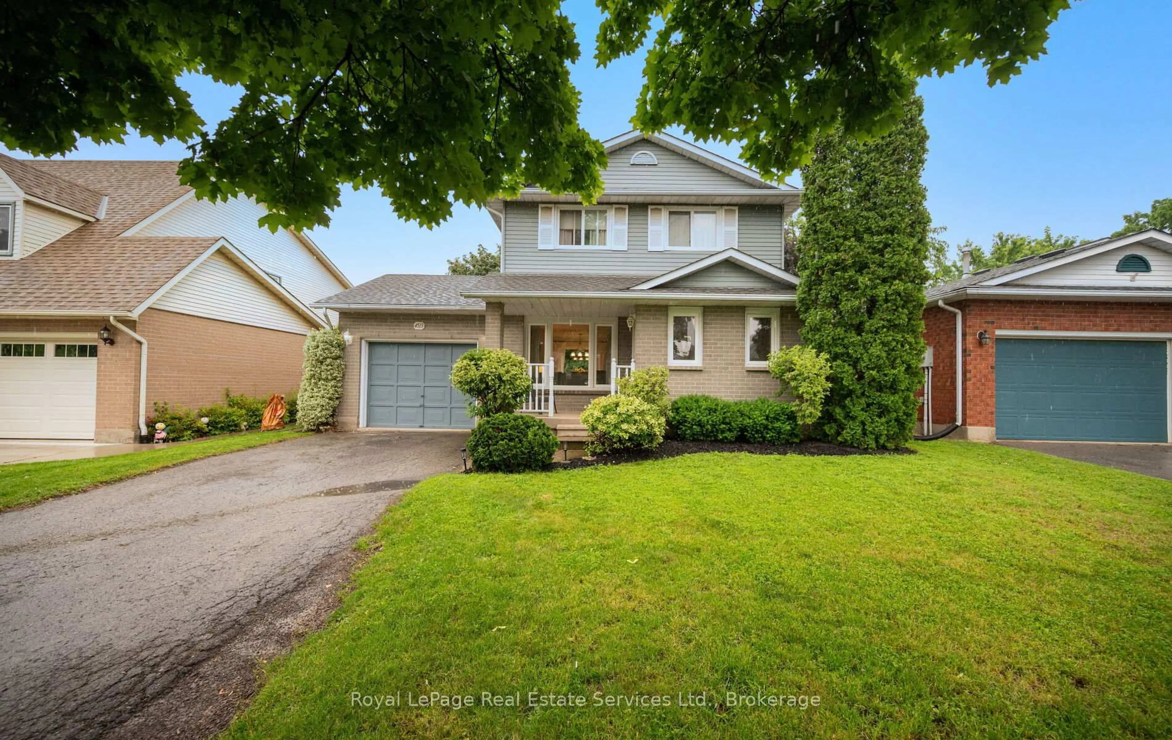 Home with vinyl exterior material, street for 4513 Ivy Gardens Cres, Lincoln Ontario L3J 0B3
