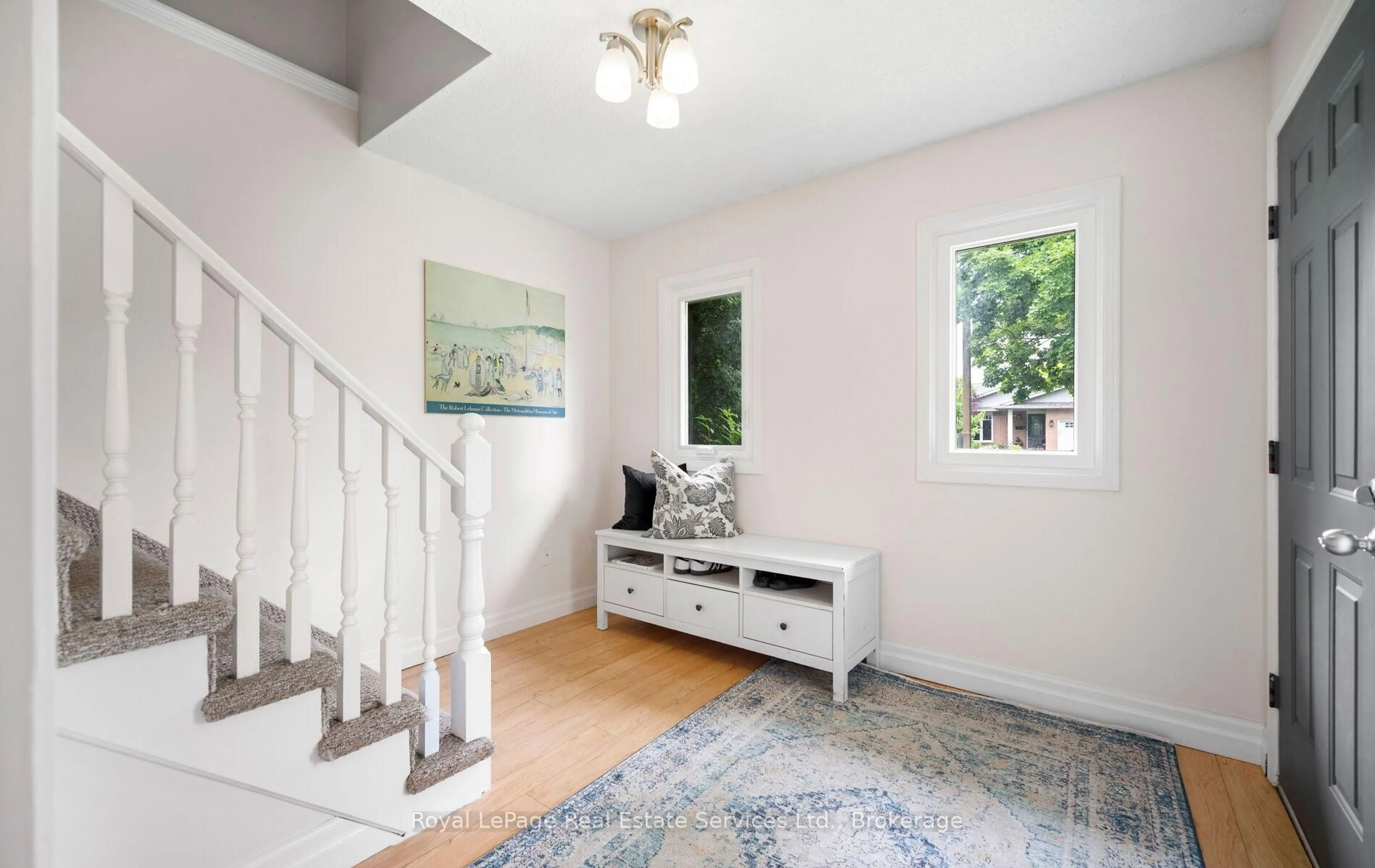 Indoor entryway for 4513 Ivy Gardens Cres, Lincoln Ontario L3J 0B3