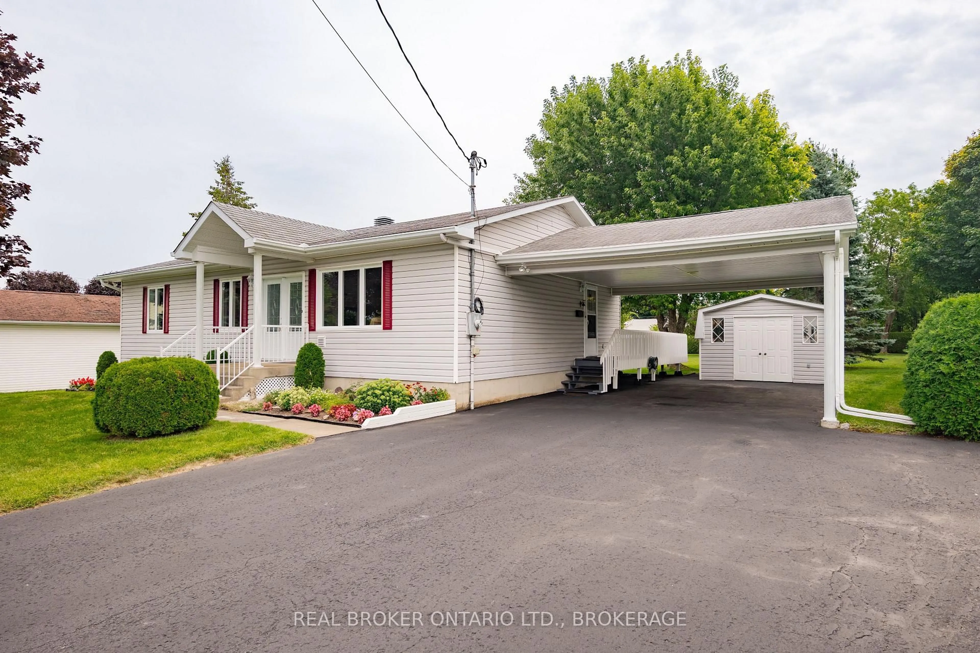 Unknown for 20392 Roy Cres, South Glengarry Ontario K0C 1L0